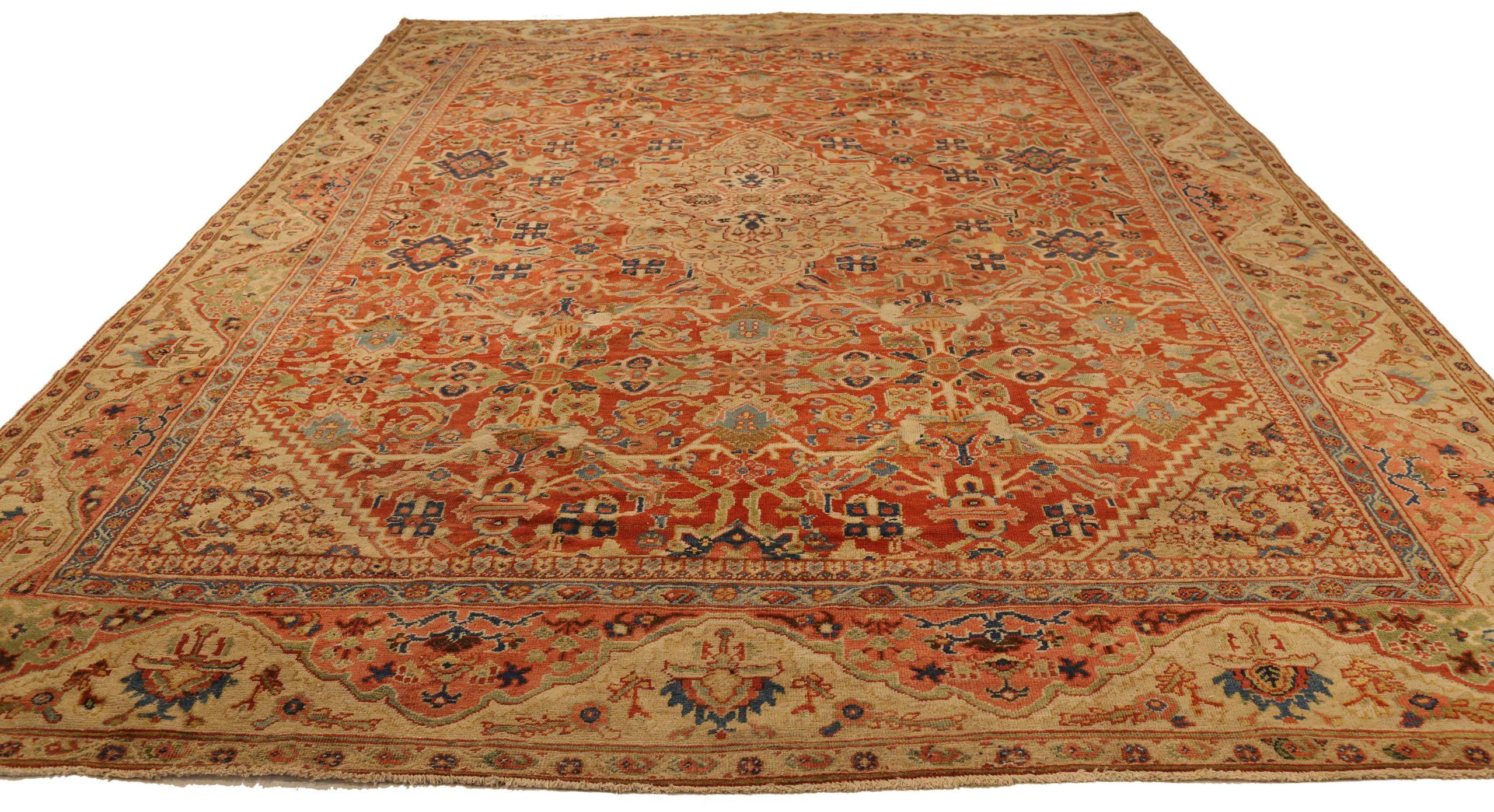 Scopri l'eleganza dei Sultanabad Rugs persiani con i tappeti CIRCA del 1880. Progettato con lana e verde-avorio-rosso, questo design esclusivo è perfetto per valorizzare il tuo spazio.