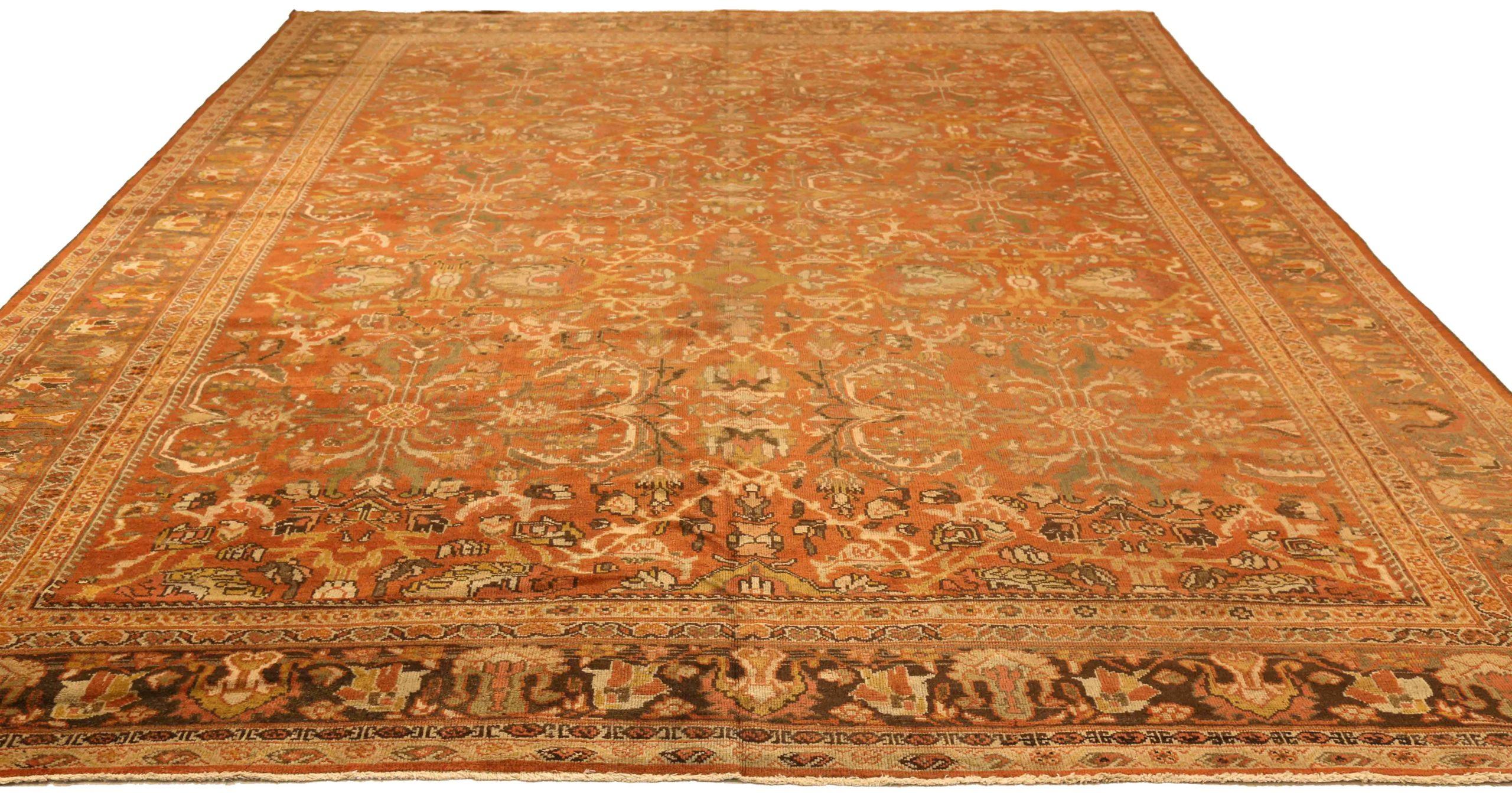 Entdecken Sie die Eleganz der persischen Sultanabad Teppiche von CIRCA 1880. Dieses exklusive Design aus Wolle und GreenIvoryRed ist perfekt, um Ihren Raum zu verschönern.