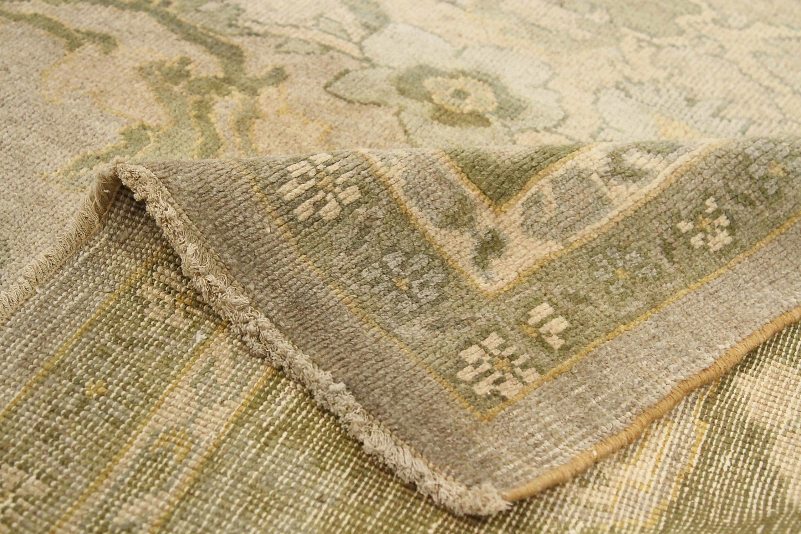 Tapis persans Sultanabad en laine vert ivoire jaune 73211 Excellent état - En vente à Dallas, TX