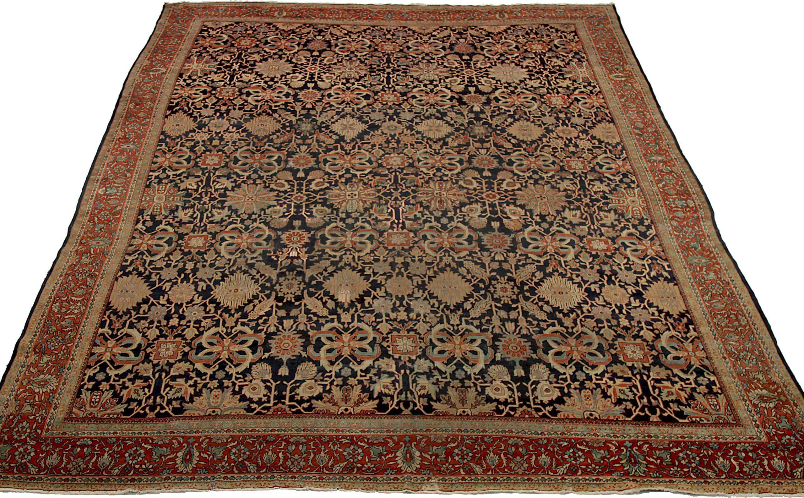 Entdecken Sie die Eleganz der persischen Sultanabad Teppiche von CIRCA 1880. Dieses exklusive Design aus Wolle und ElfenbeinMarineblauRot ist perfekt, um Ihren Raum zu verschönern.