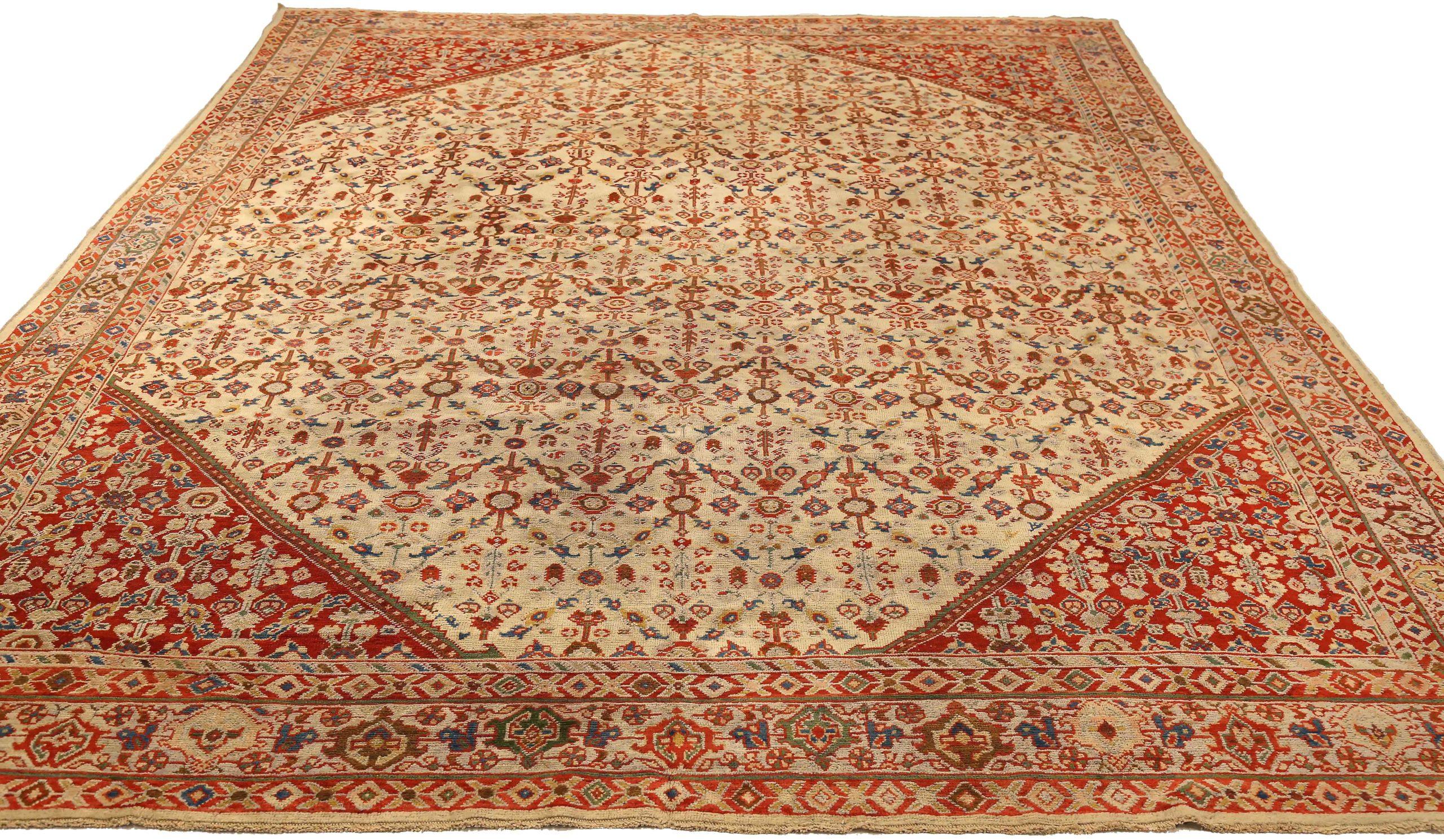 Découvrez l'élégance des tapis persans Sultanabad de Circa 1880. Conçu avec de la laine et de l'IvoryRed, ce design exclusif est parfait pour rehausser votre espace.