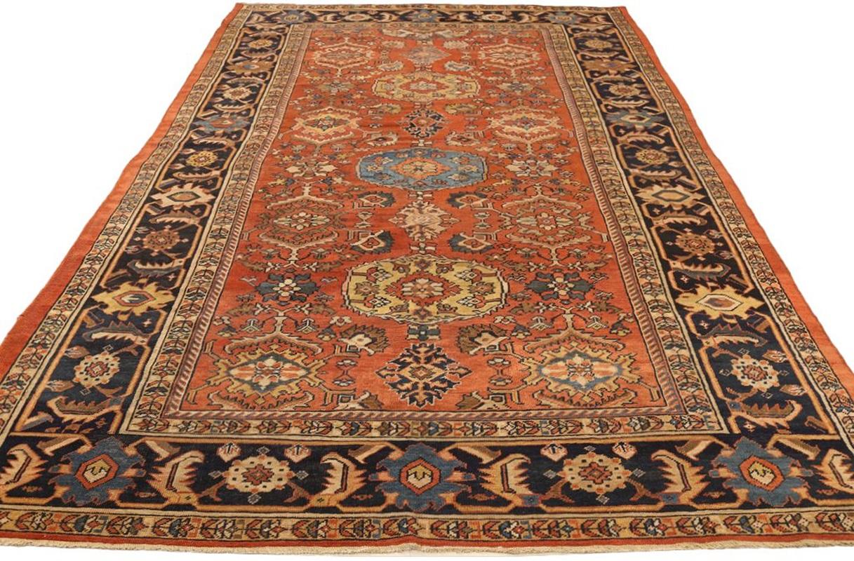 Entdecken Sie die Eleganz der persischen Sultanabad Teppiche von CIRCA 1880. Dieses exklusive Design aus Wolle und MarineblauRotGelb ist perfekt, um Ihren Raum zu verschönern.