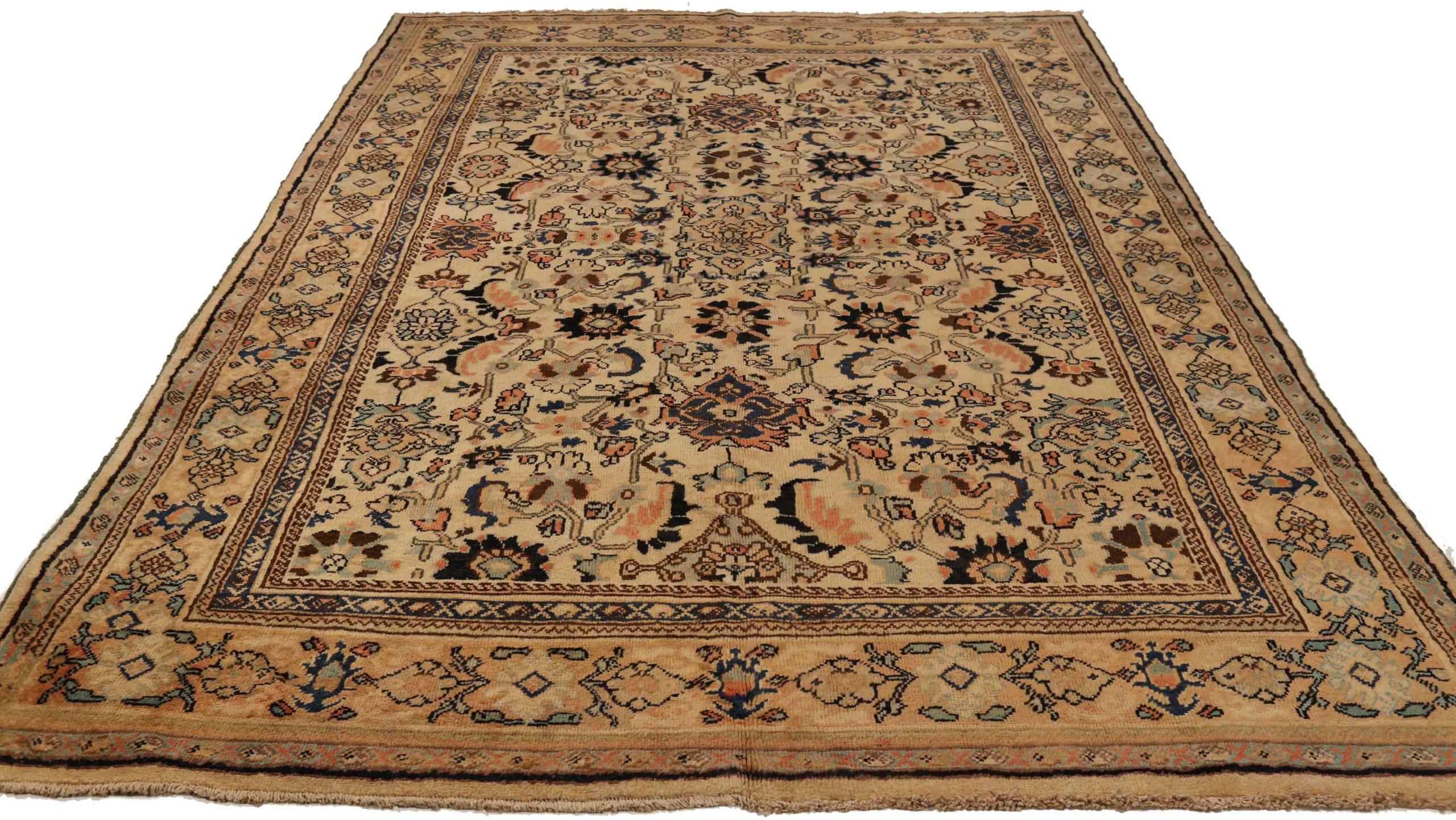 Découvrez l'élégance des tapis persans Sultanabad de Circa 1910. Conçu avec de la laine et du BlackIvoryPink, ce design exclusif est parfait pour mettre en valeur votre espace.