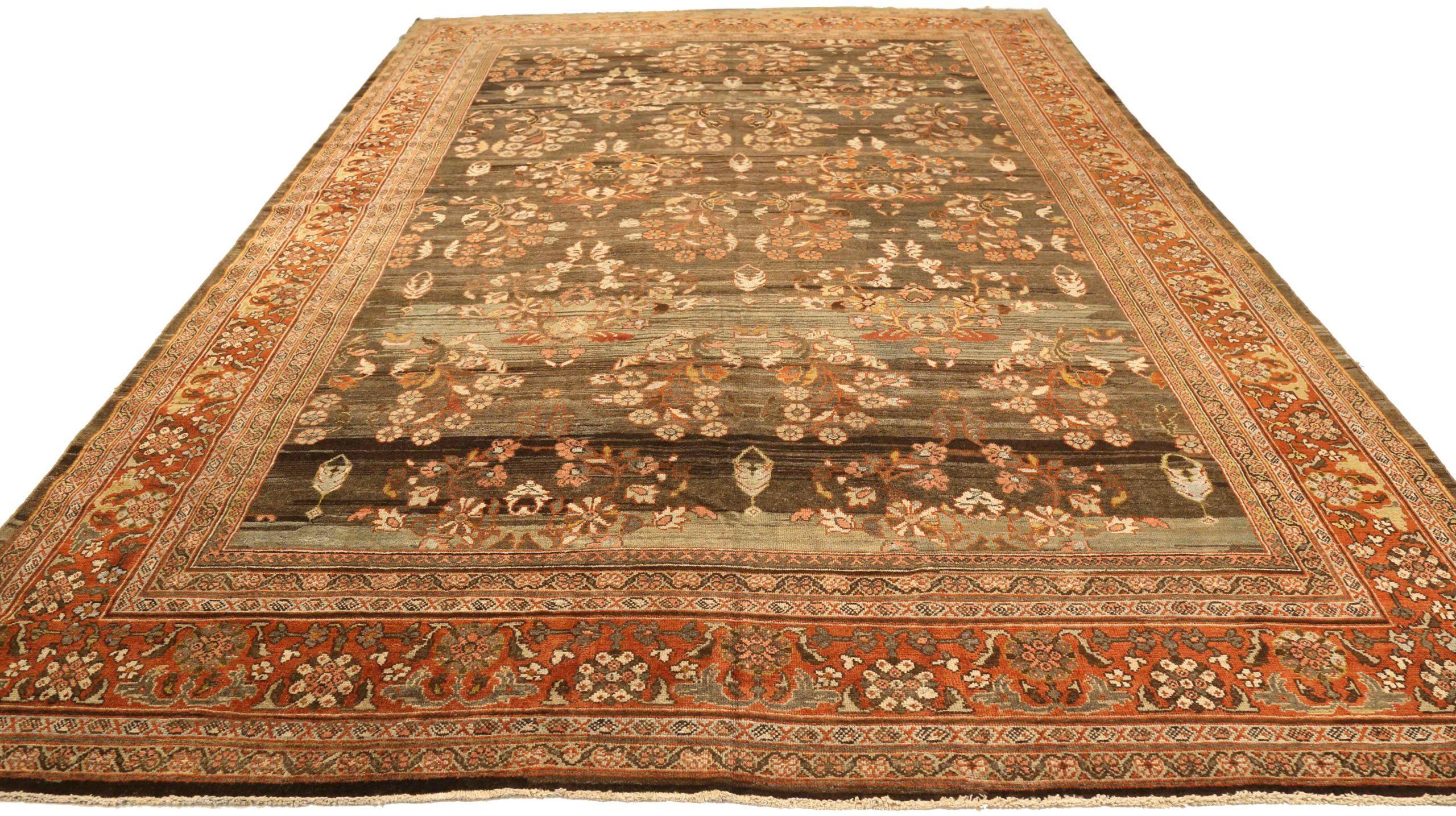 Entdecken Sie die Eleganz der persischen Sultanabad Teppiche von CIRCA 1910. Dieses exklusive Design aus Wolle und Braun-Elfenbein-Rot ist perfekt, um Ihren Raum zu verschönern.