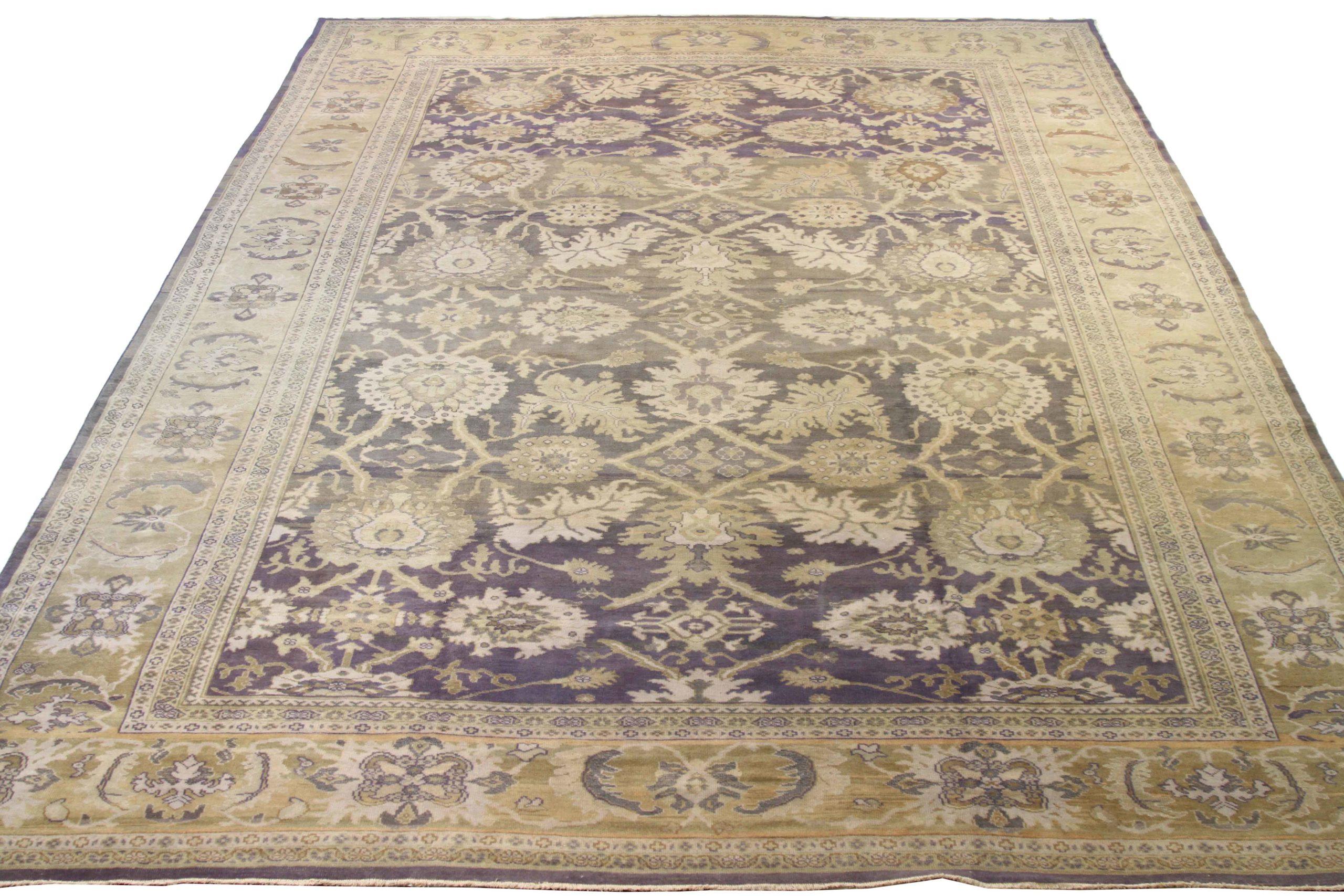 Scopri l'eleganza dei Sultanabad Rugs persiani con i tappeti CIRCA del 1990. Progettato con una meticolosa attenzione ai dettagli, questo design esclusivo è perfetto per valorizzare il tuo spazio.