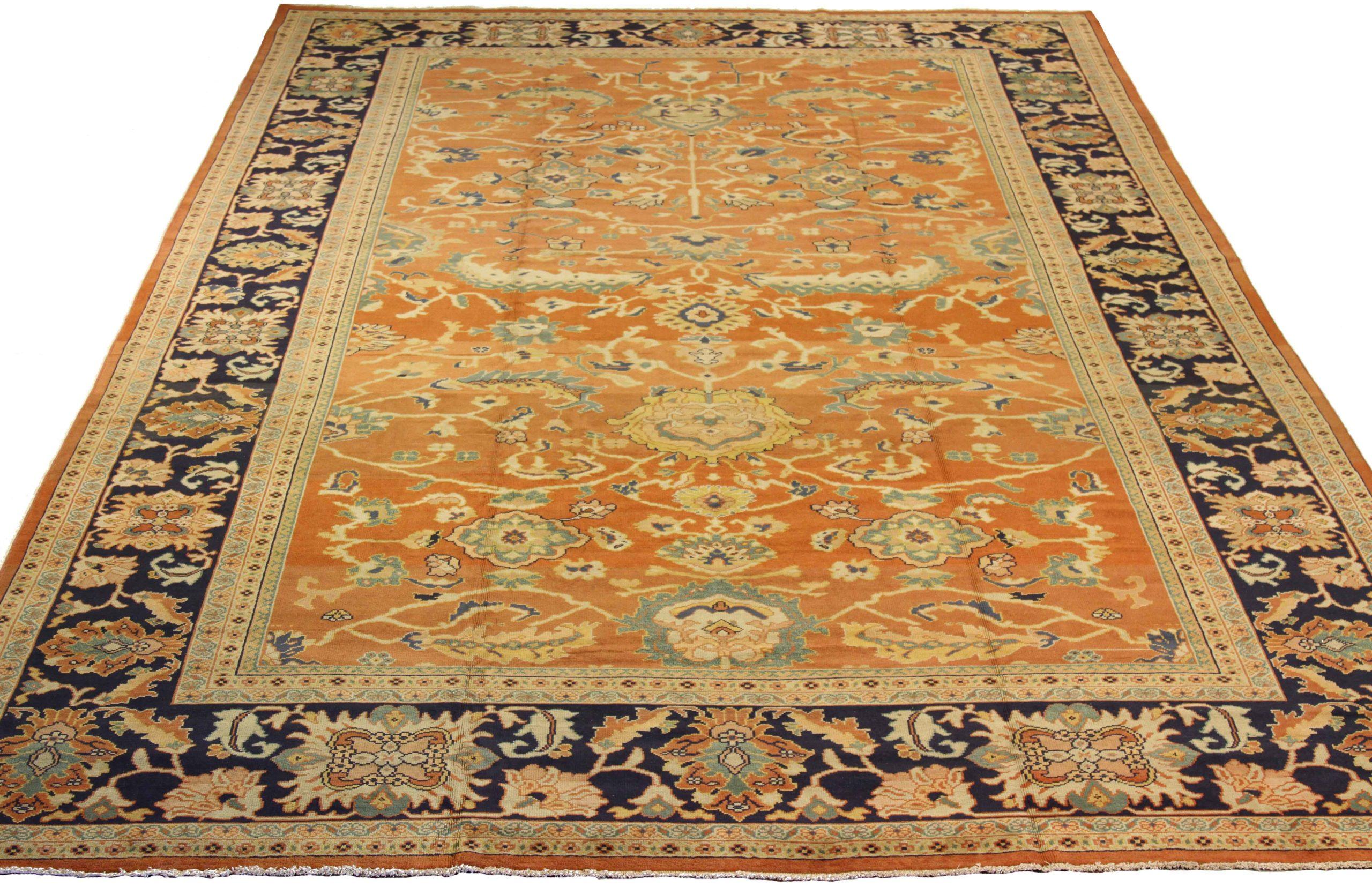 Scopri l'eleganza dei Sultanabad Rugs persiani con i tappeti CIRCA del 1990. Progettato con una meticolosa attenzione ai dettagli, questo design esclusivo è perfetto per valorizzare il tuo spazio.