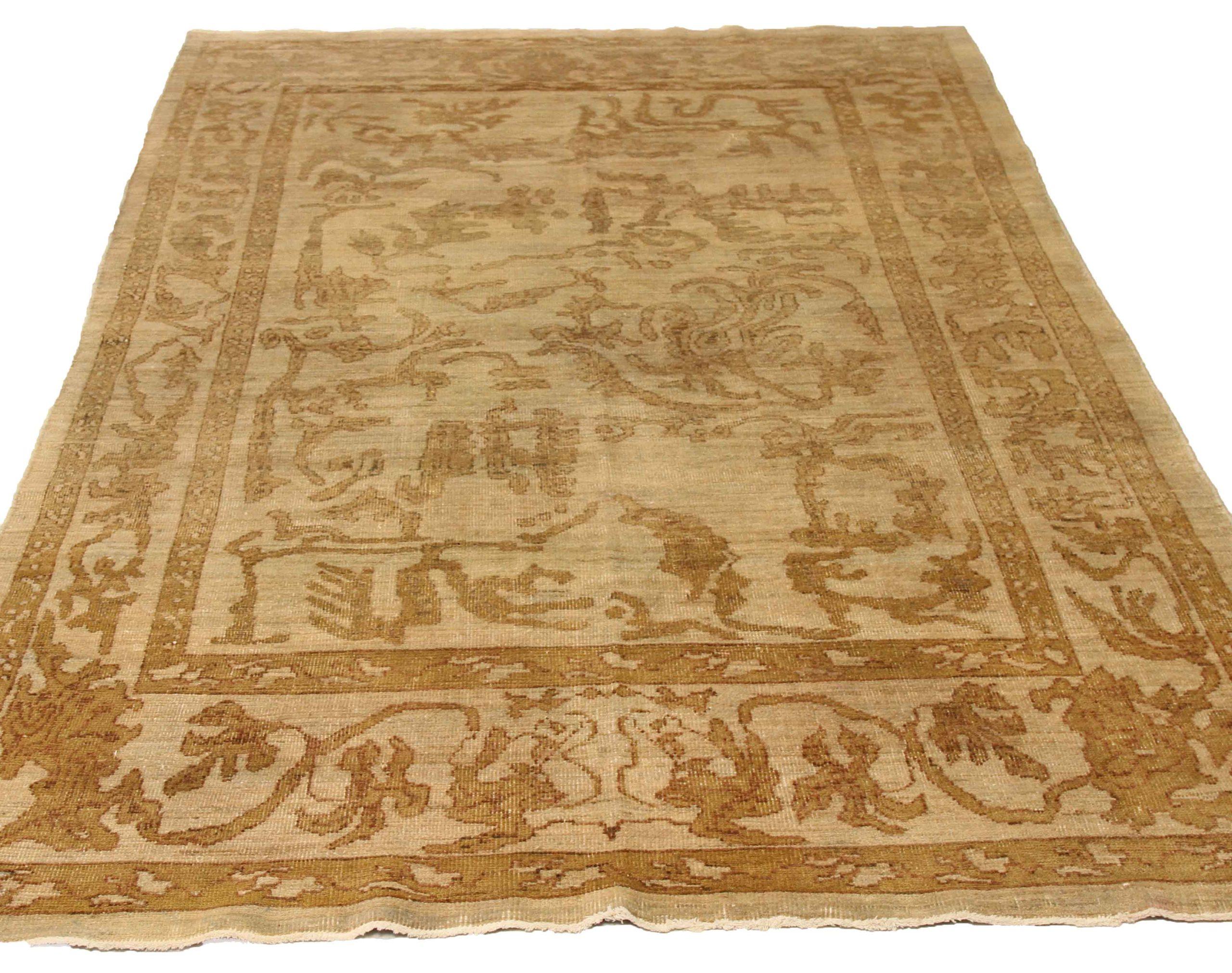 Descubre la elegancia de las alfombras persas Sultanabad Rugs de Circa 1990. Diseñado con meticulosa atención al detalle, este diseño exclusivo es perfecto para realzar tu espacio.