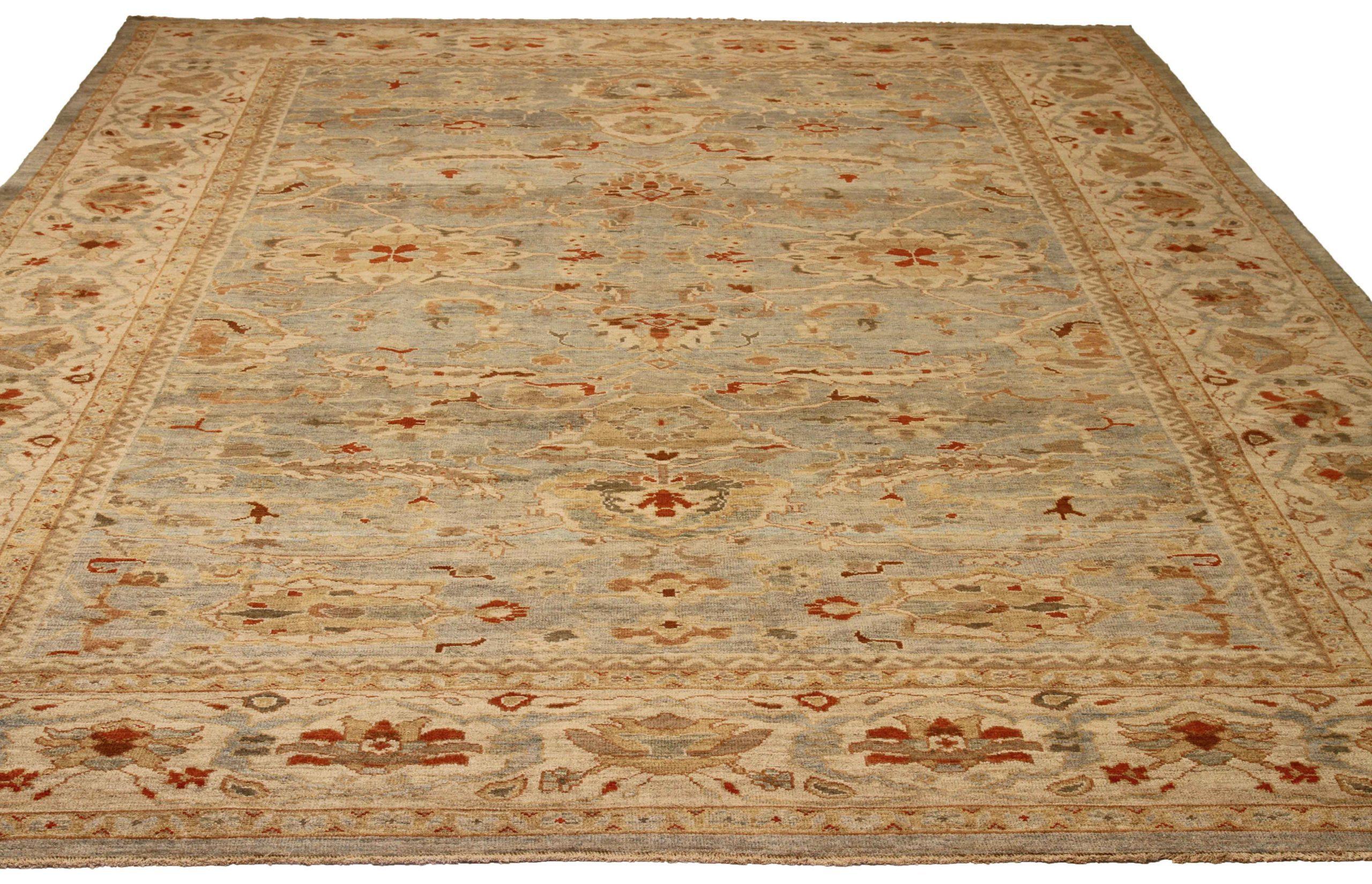 Découvrez l'élégance des tapis persans Sultanabad de Circa 1990. Conçu avec une attention méticuleuse aux détails, ce design exclusif est parfait pour mettre en valeur votre espace.