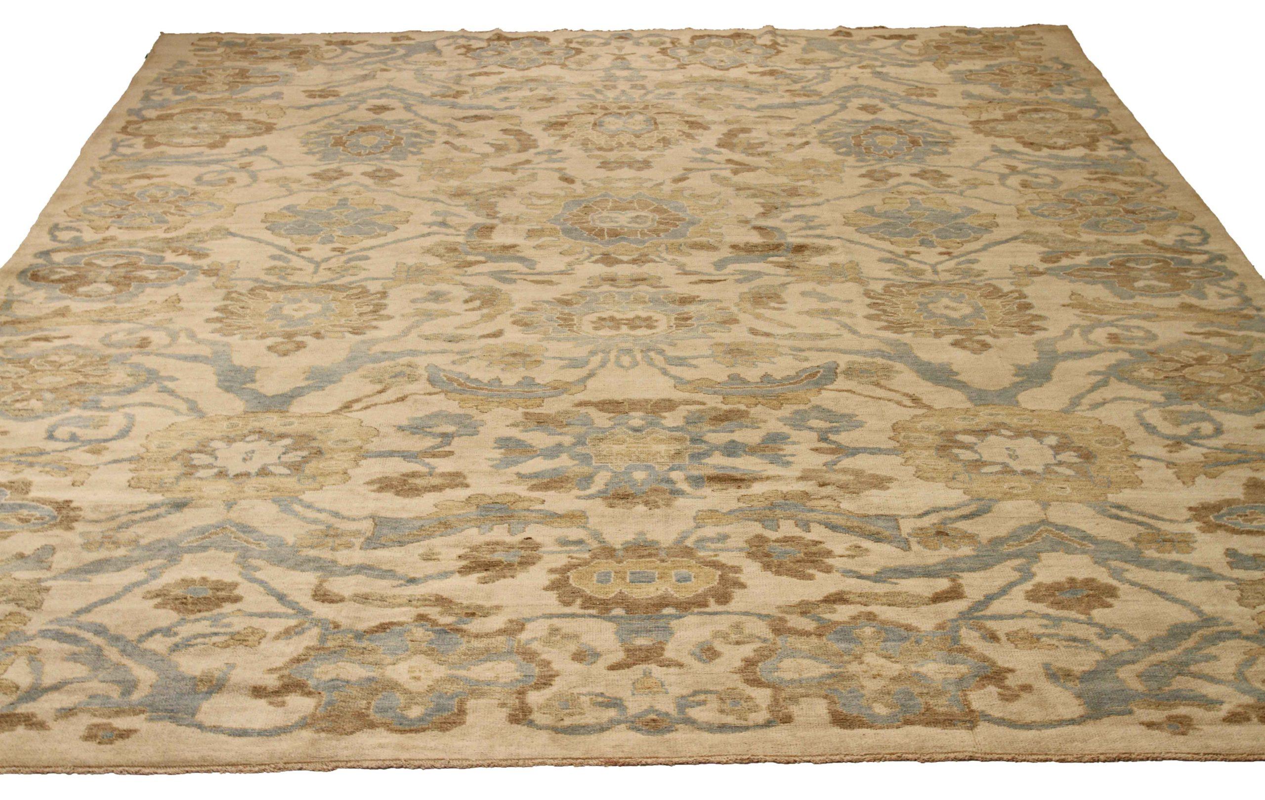 Découvrez l'élégance des tapis persans Sultanabad de Circa 1990. Conçu avec une attention méticuleuse aux détails, ce design exclusif est parfait pour mettre en valeur votre espace.