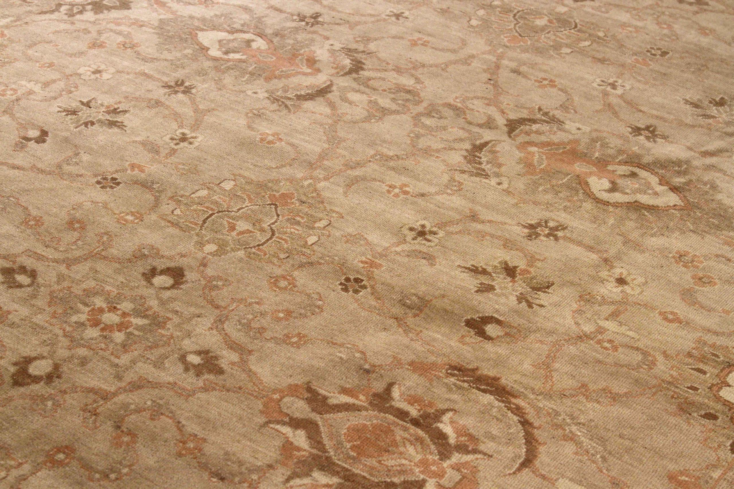 Asian Persian Sultanabad Area Rugs Circa 1990 - 53714 For Sale