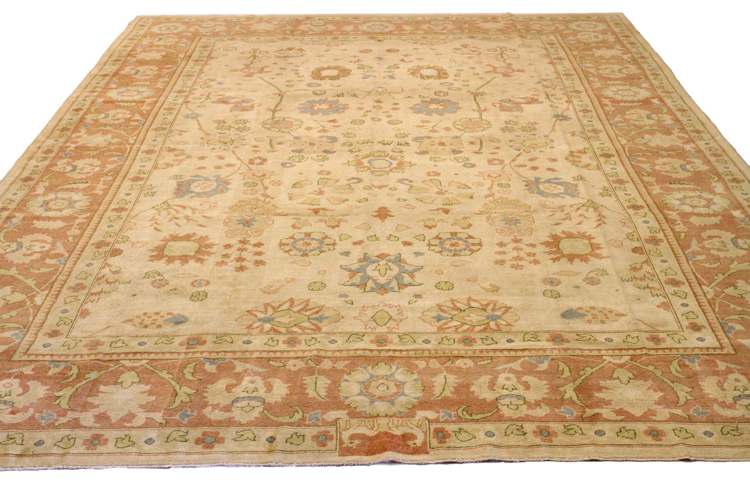 Entdecken Sie die Eleganz der persischen Sultanabad Teppiche von CIRCA 1990. Dieses exklusive Design, das mit viel Liebe zum Detail entworfen wurde, ist perfekt, um Ihren Raum zu verschönern.