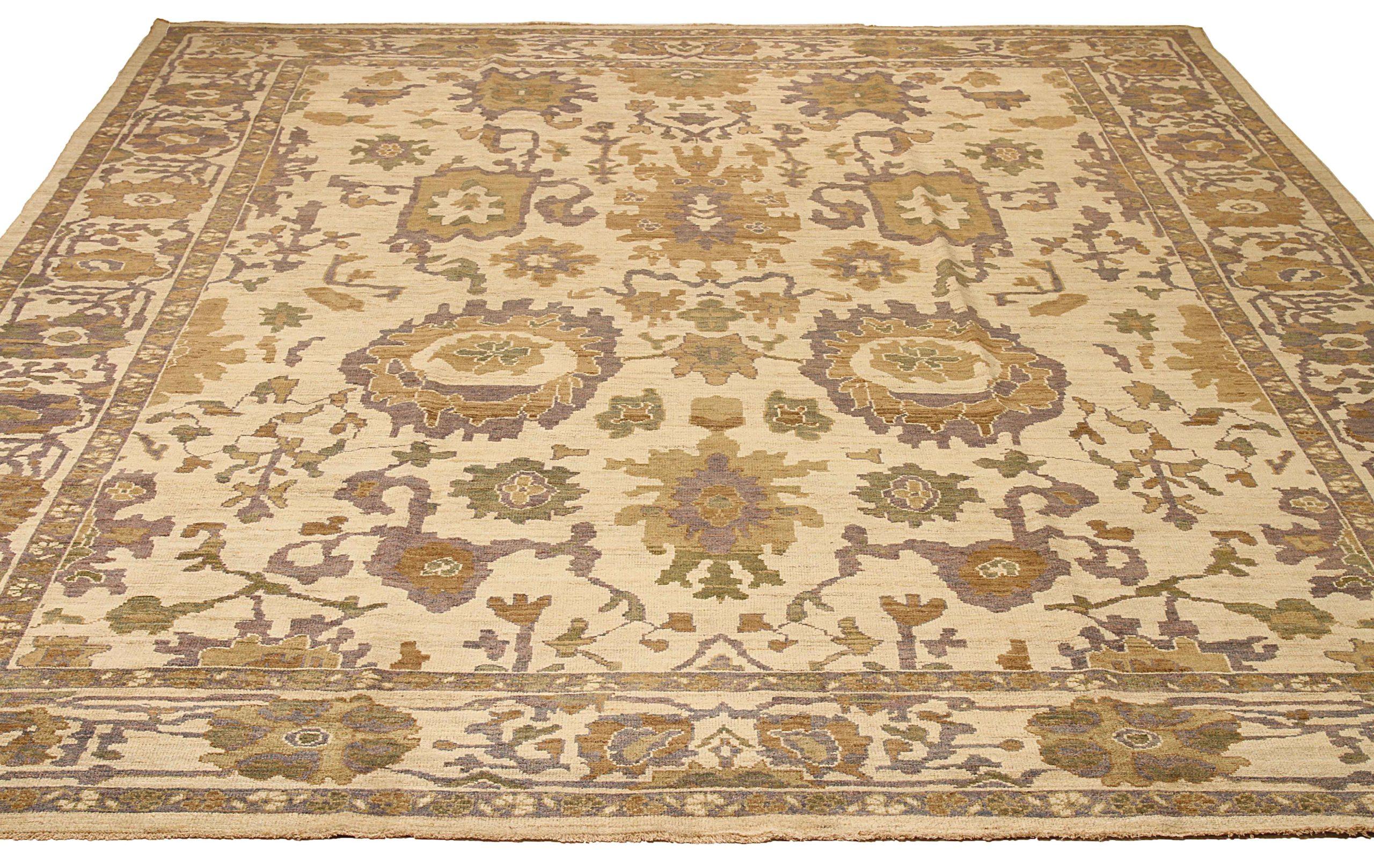 Entdecken Sie die Eleganz der persischen Sultanabad Teppiche von CIRCA 1990. Dieses exklusive Design, das mit viel Liebe zum Detail entworfen wurde, ist perfekt, um Ihren Raum zu verschönern.