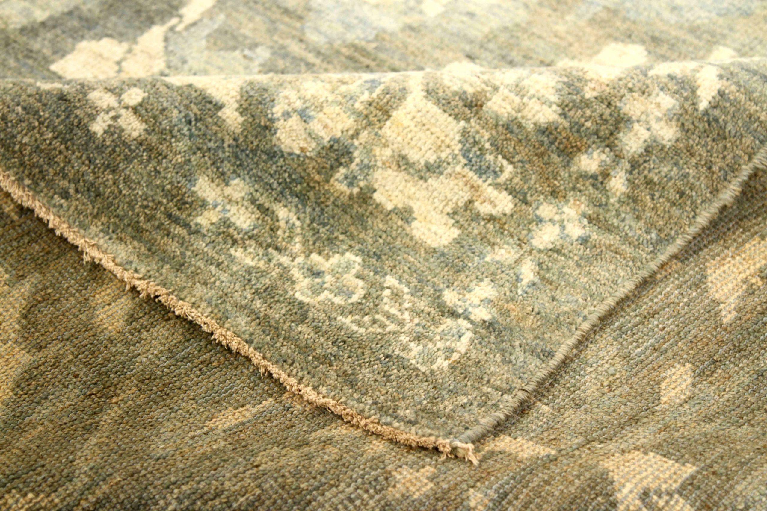 Persian Sultanabad Area Rugs Circa 1990 - 66100 Excellent état - En vente à Dallas, TX