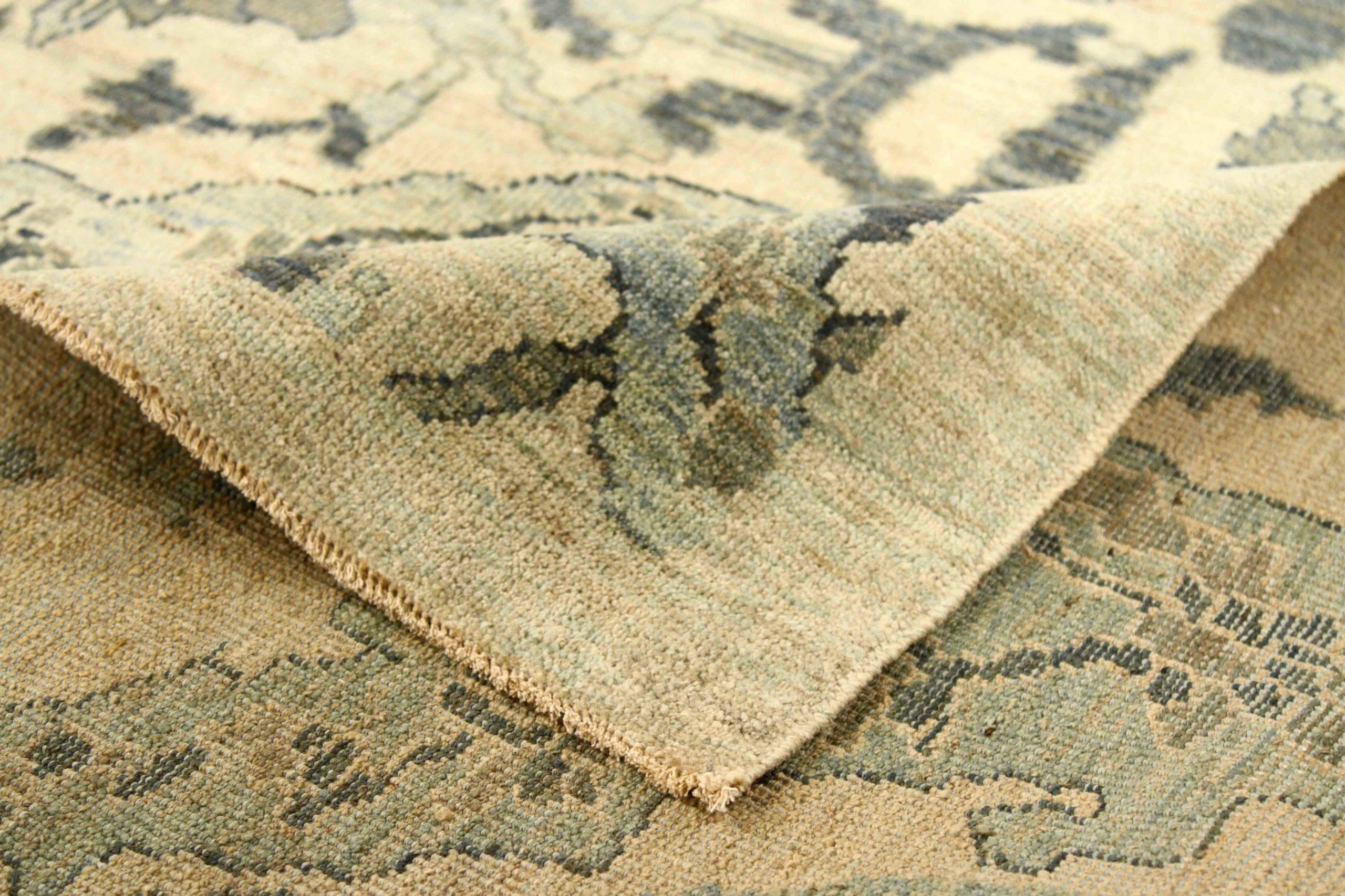 Persian Sultanabad Area Rugs Circa 1990 - 66101 Excellent état - En vente à Dallas, TX