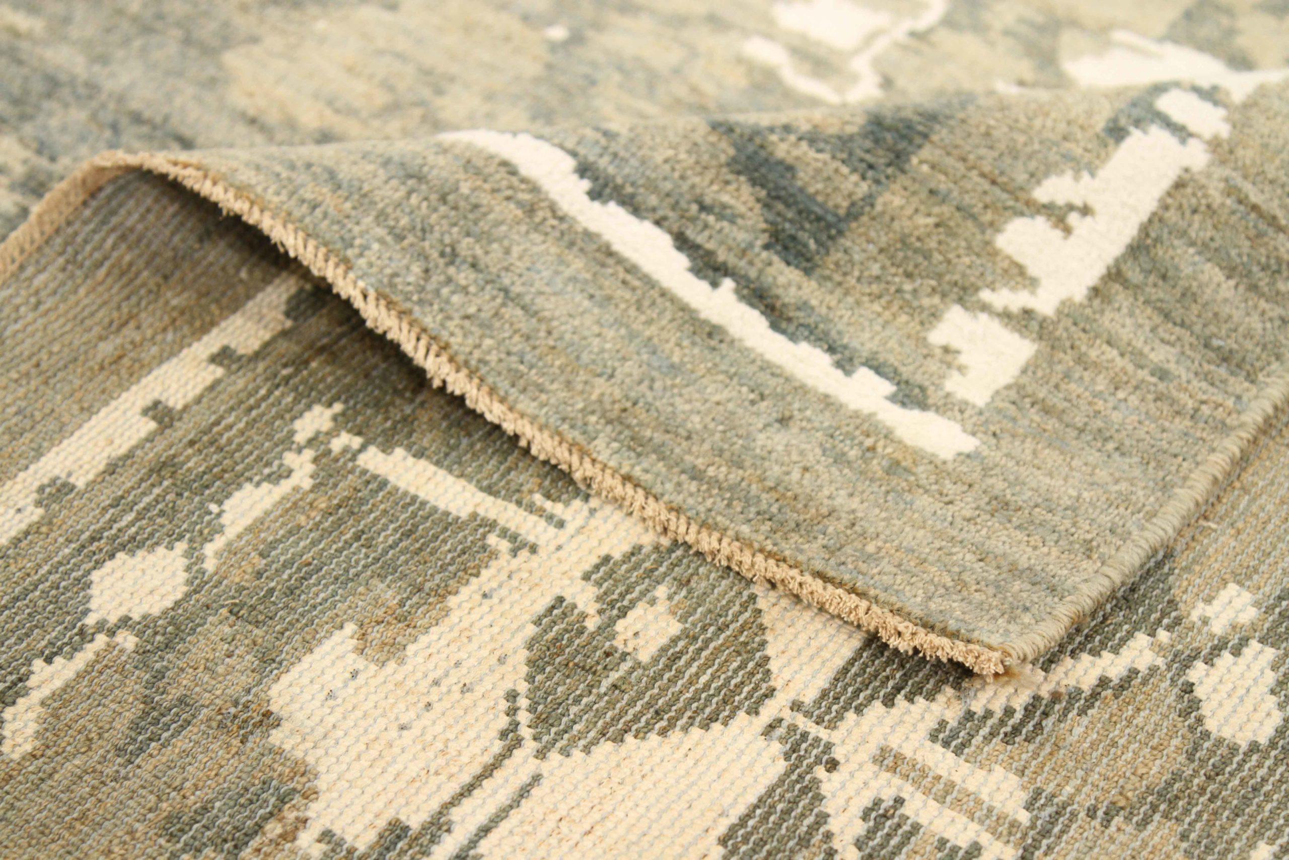 Persian Sultanabad Area Rugs Circa 1990 - 66135 In Excellent Condition For Sale In Dallas, TX