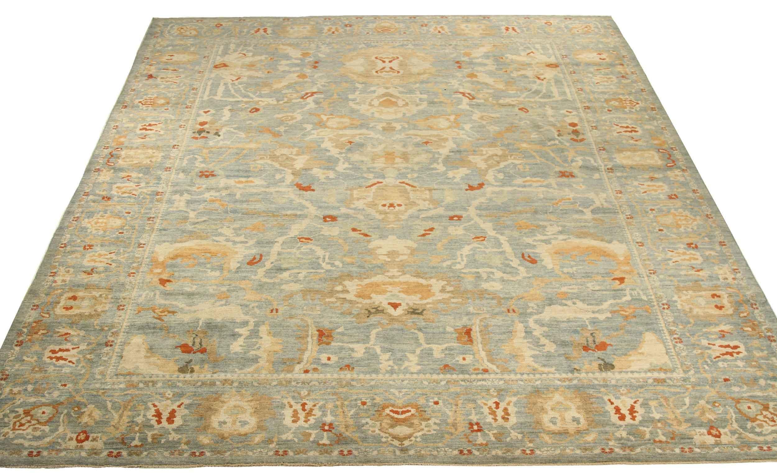 Découvrez l'élégance des tapis persans Sultanabad de Circa 1990. Conçu avec une attention méticuleuse aux détails, ce design exclusif est parfait pour mettre en valeur votre espace.