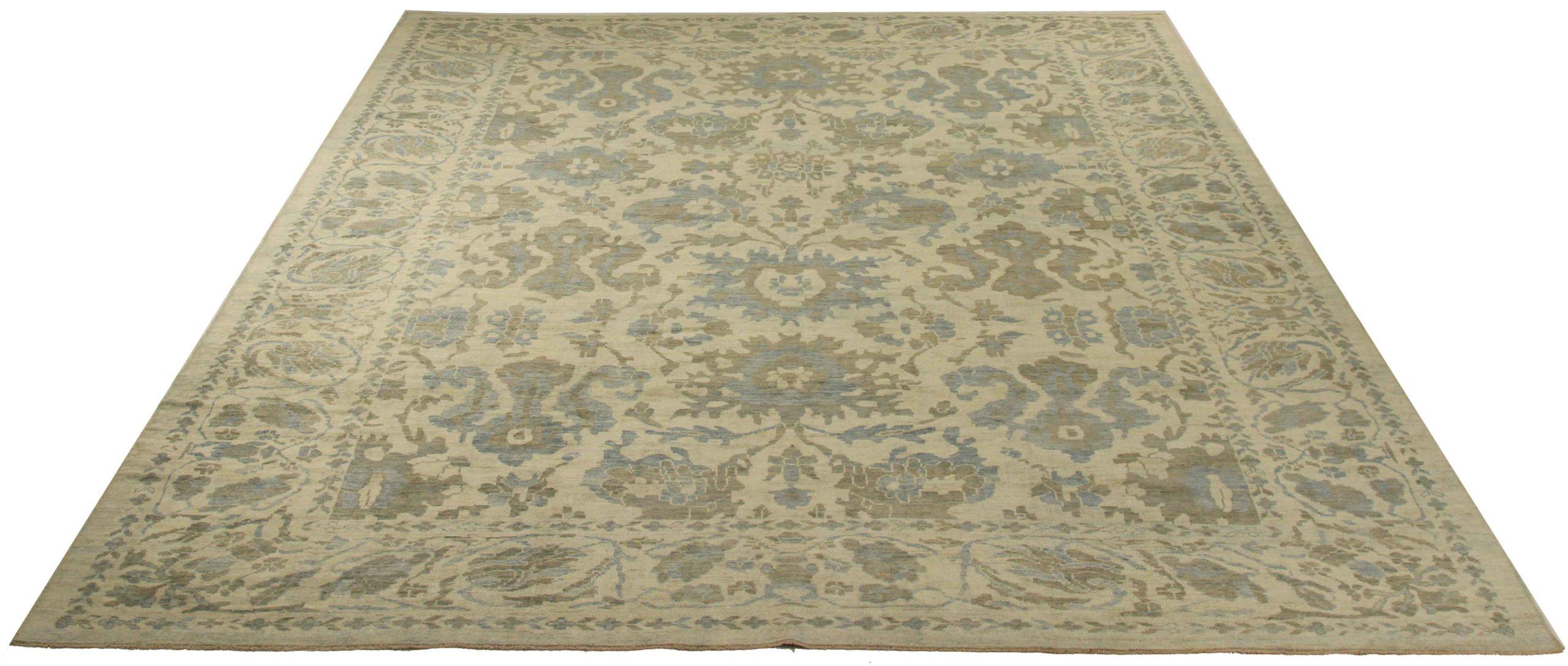Découvrez l'élégance des tapis persans Sultanabad de Circa 1990. Conçu avec une attention méticuleuse aux détails, ce design exclusif est parfait pour mettre en valeur votre espace.