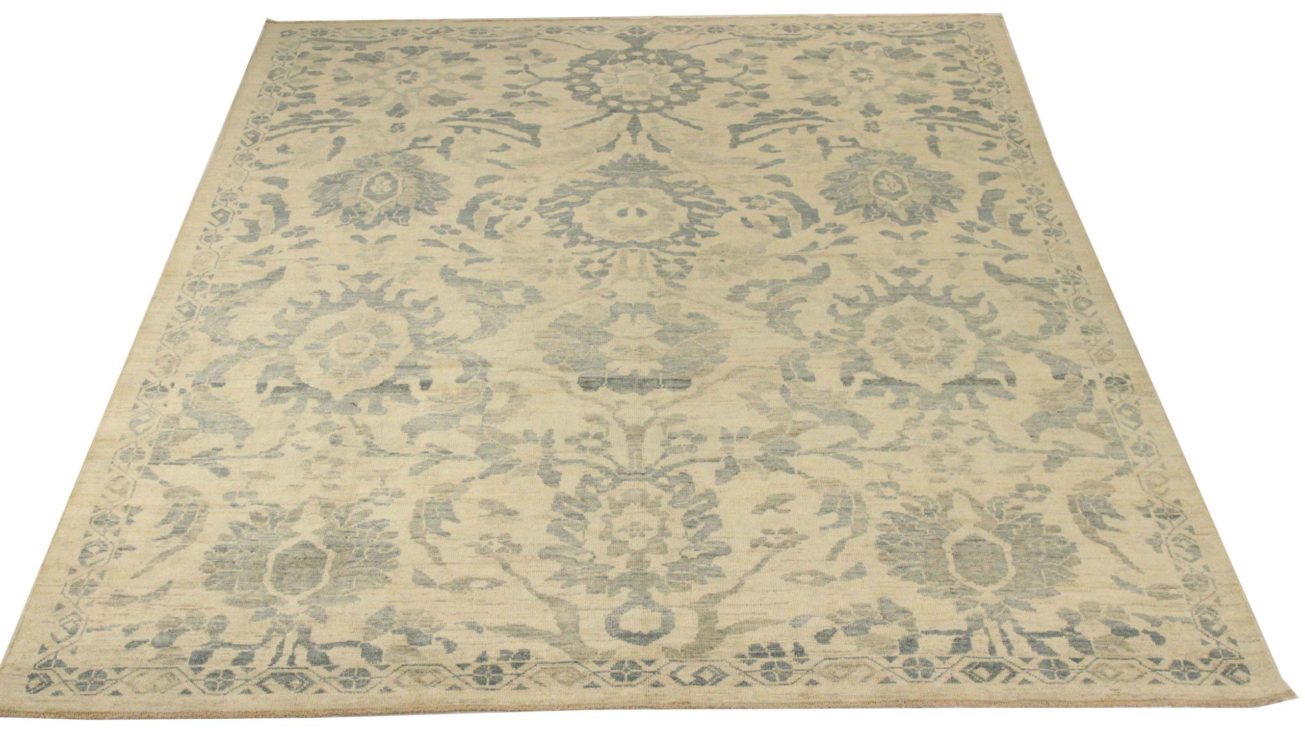 Scopri l'eleganza dei Sultanabad Rugs persiani con i tappeti CIRCA del 1990. Progettato con una meticolosa attenzione ai dettagli, questo design esclusivo è perfetto per valorizzare il tuo spazio.