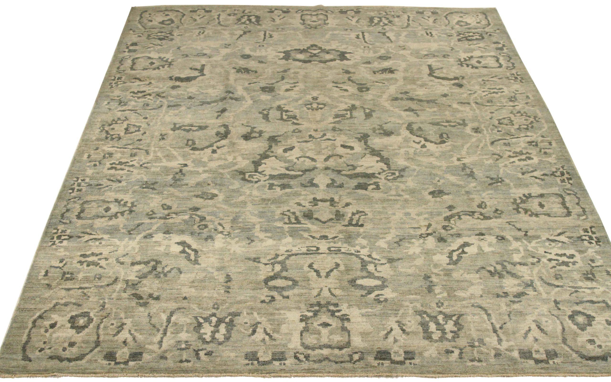 Découvrez l'élégance des tapis persans Sultanabad de Circa 1990. Conçu avec une attention méticuleuse aux détails, ce design exclusif est parfait pour mettre en valeur votre espace.