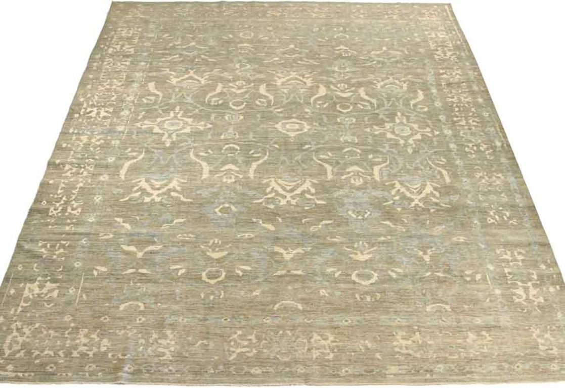 Entdecken Sie die Eleganz der persischen Sultanabad Teppiche von CIRCA 1990. Dieses exklusive Design, das mit viel Liebe zum Detail entworfen wurde, ist perfekt, um Ihren Raum zu verschönern.
