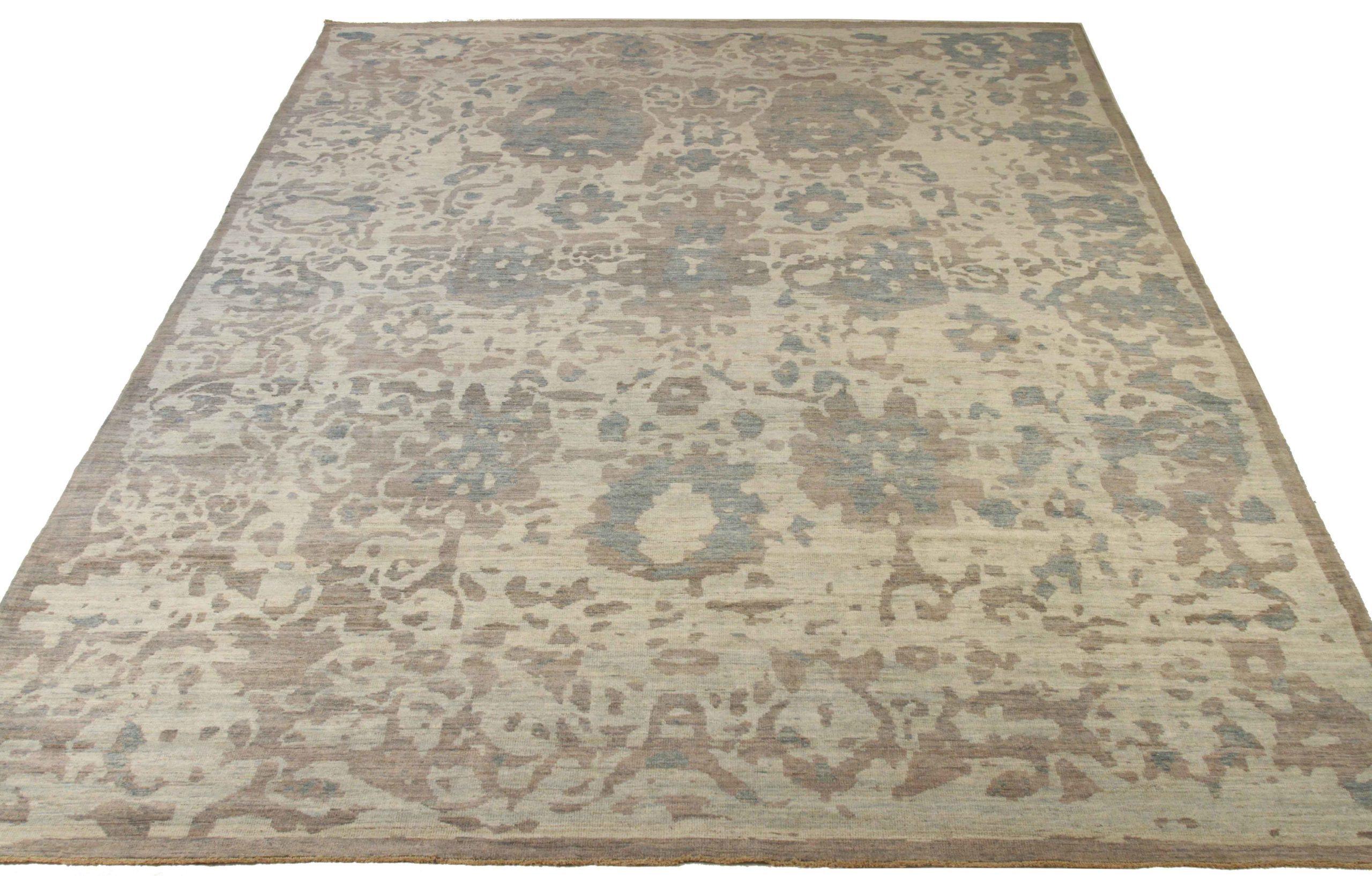 Découvrez l'élégance des tapis persans Sultanabad de Circa 1990. Conçu avec une attention méticuleuse aux détails, ce design exclusif est parfait pour mettre en valeur votre espace.