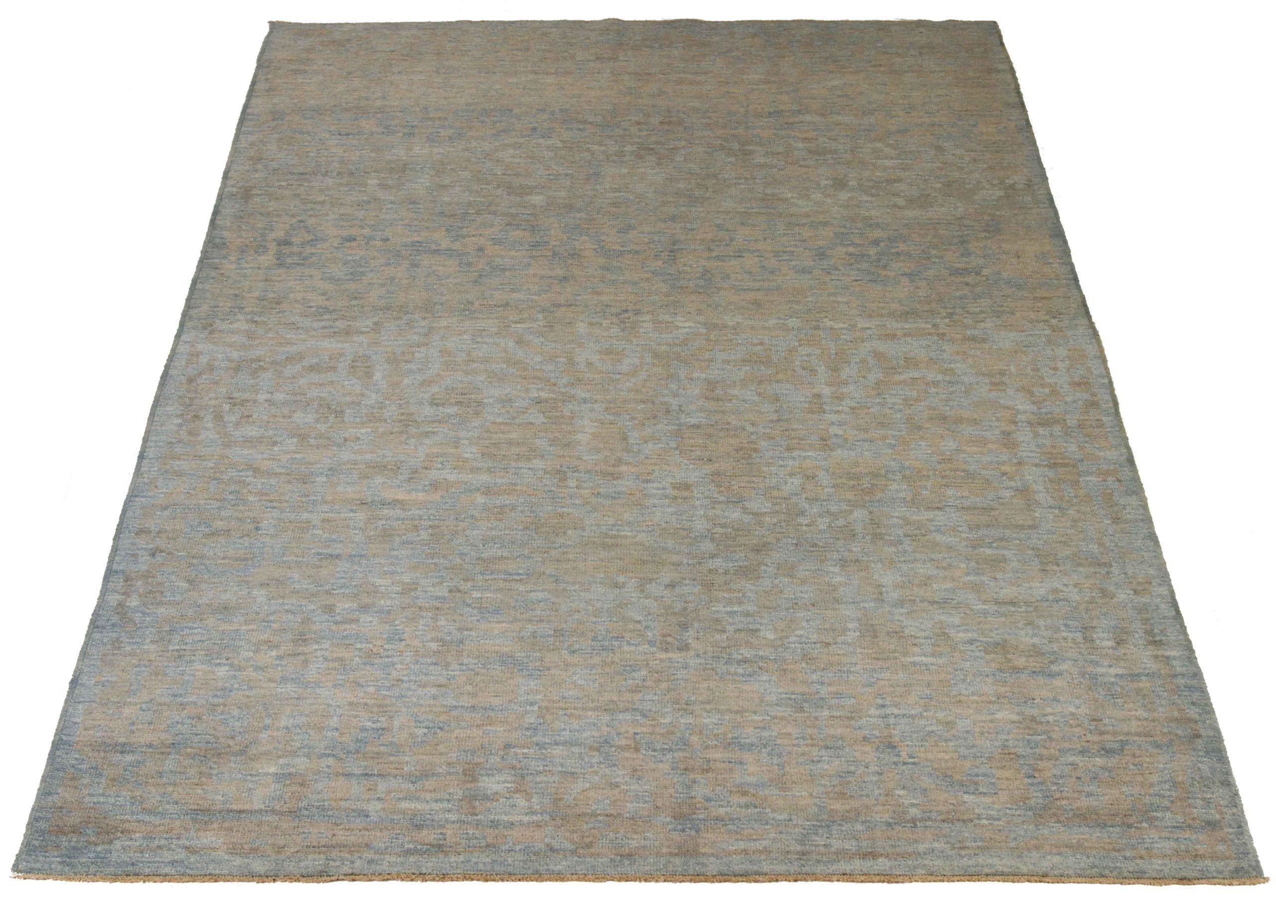 Scopri l'eleganza dei Sultanabad Rugs persiani con i tappeti CIRCA del 1990. Progettato con una meticolosa attenzione ai dettagli, questo design esclusivo è perfetto per valorizzare il tuo spazio.