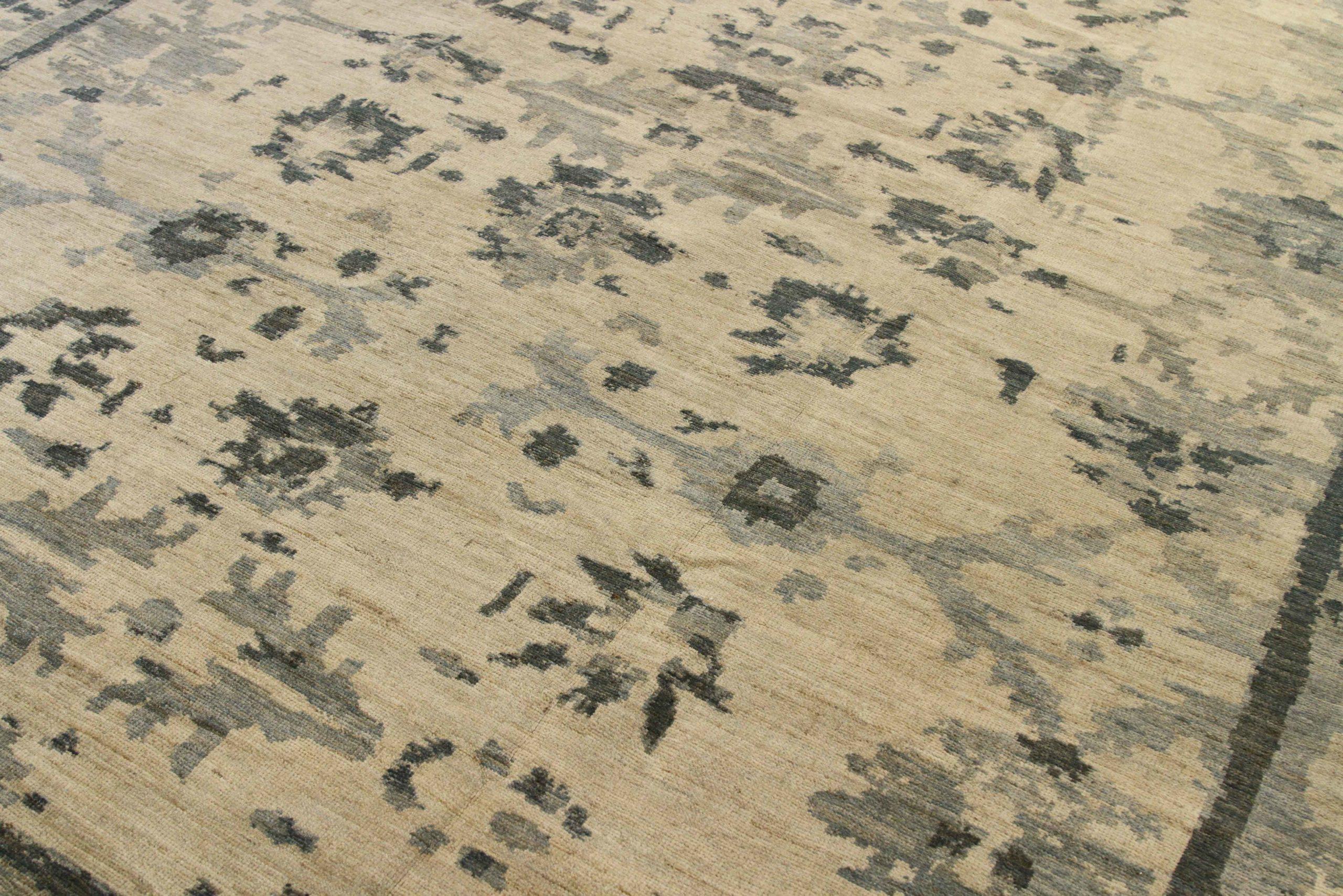 Asian Persian Sultanabad Area Rugs Circa 1990 - 68140 For Sale