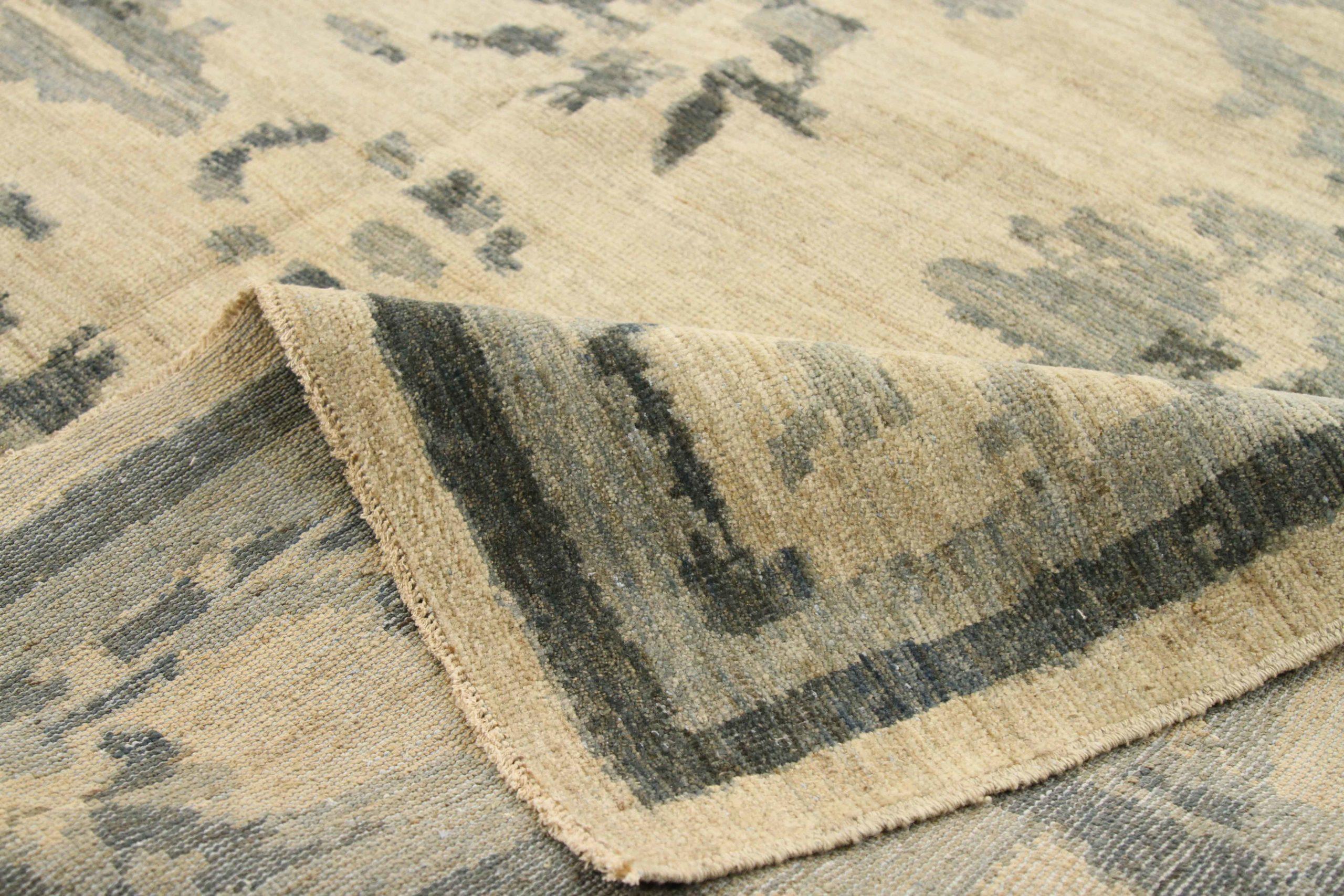 Persian Sultanabad Area Rugs Circa 1990 - 68140 In Excellent Condition For Sale In Dallas, TX