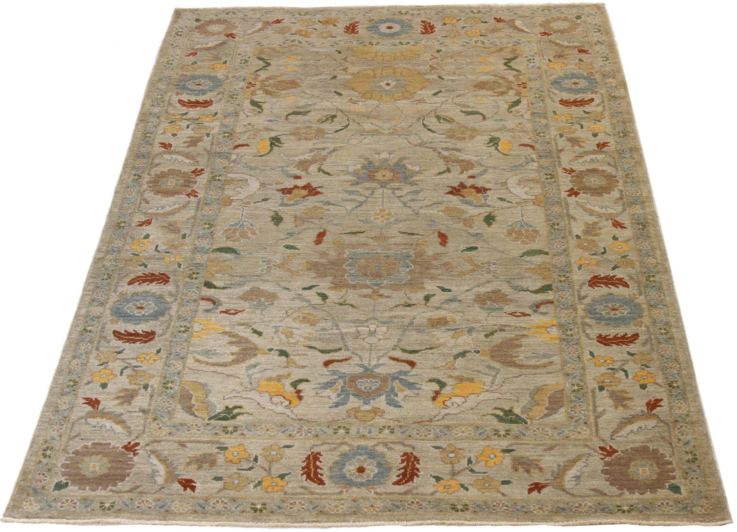 Découvrez l'élégance des tapis persans Sultanabad de Circa 1990. Conçu avec une attention méticuleuse aux détails, ce design exclusif est parfait pour mettre en valeur votre espace.