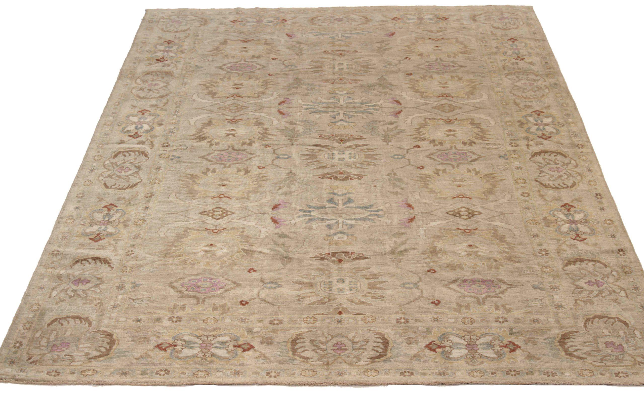 Entdecken Sie die Eleganz der persischen Sultanabad Teppiche von CIRCA 1990. Dieses exklusive Design, das mit viel Liebe zum Detail entworfen wurde, ist perfekt, um Ihren Raum zu verschönern.