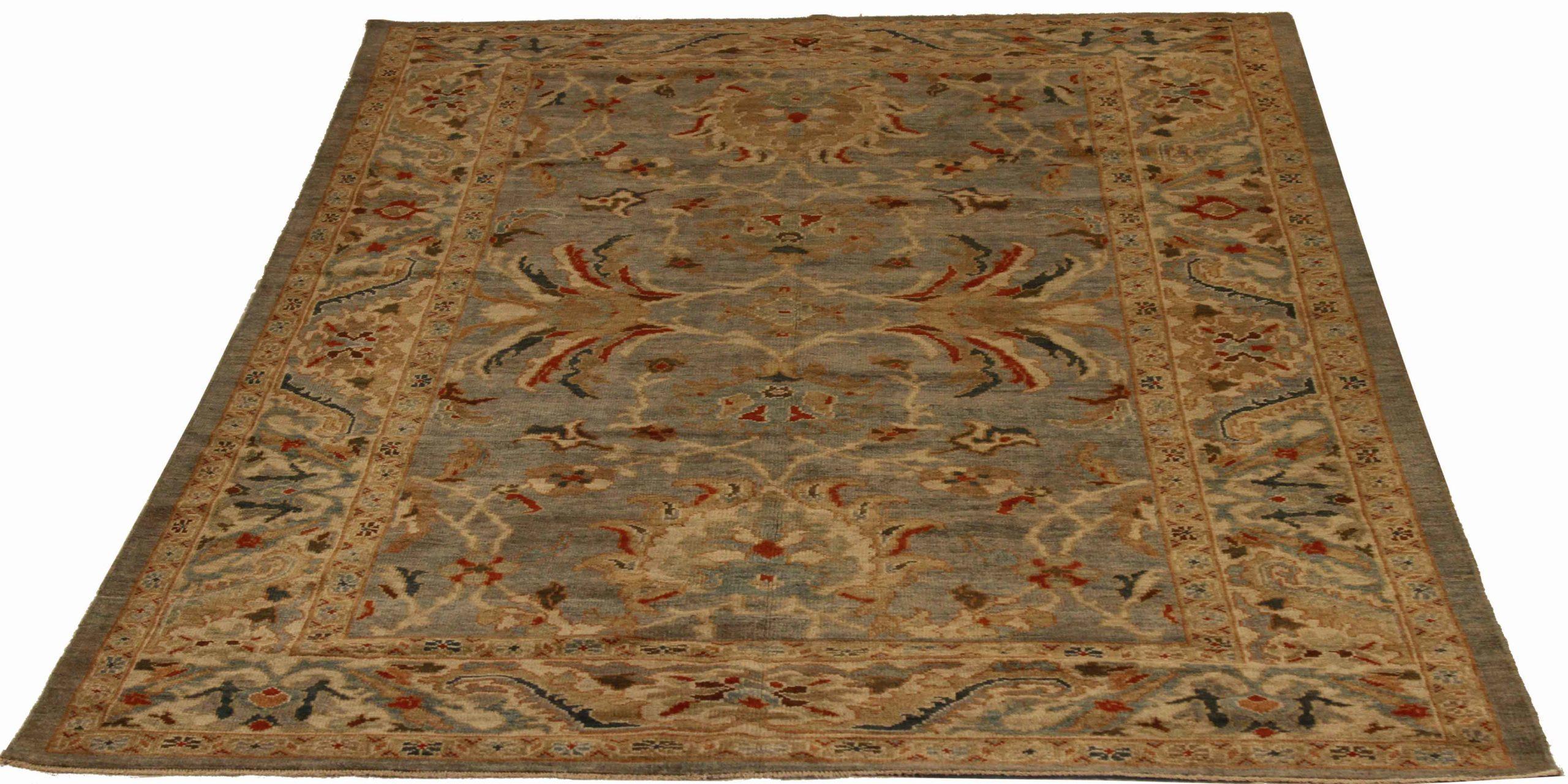 Entdecken Sie die Eleganz der persischen Sultanabad Teppiche von CIRCA 1990. Dieses exklusive Design, das mit viel Liebe zum Detail entworfen wurde, ist perfekt, um Ihren Raum zu verschönern.