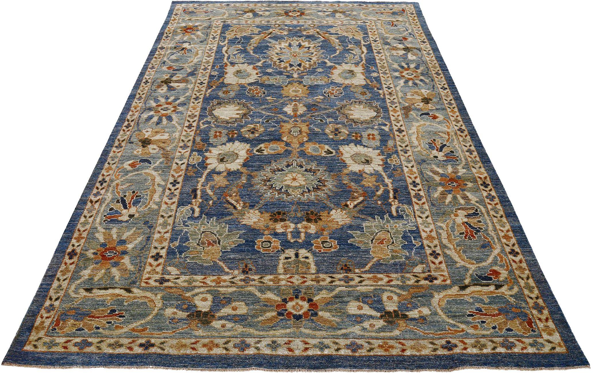 Scopri l'eleganza dei Sultanabad Rugs persiani con i tappeti CIRCA del 1990. Progettato con lana e blu-avorio, questo design esclusivo è perfetto per valorizzare il tuo spazio.