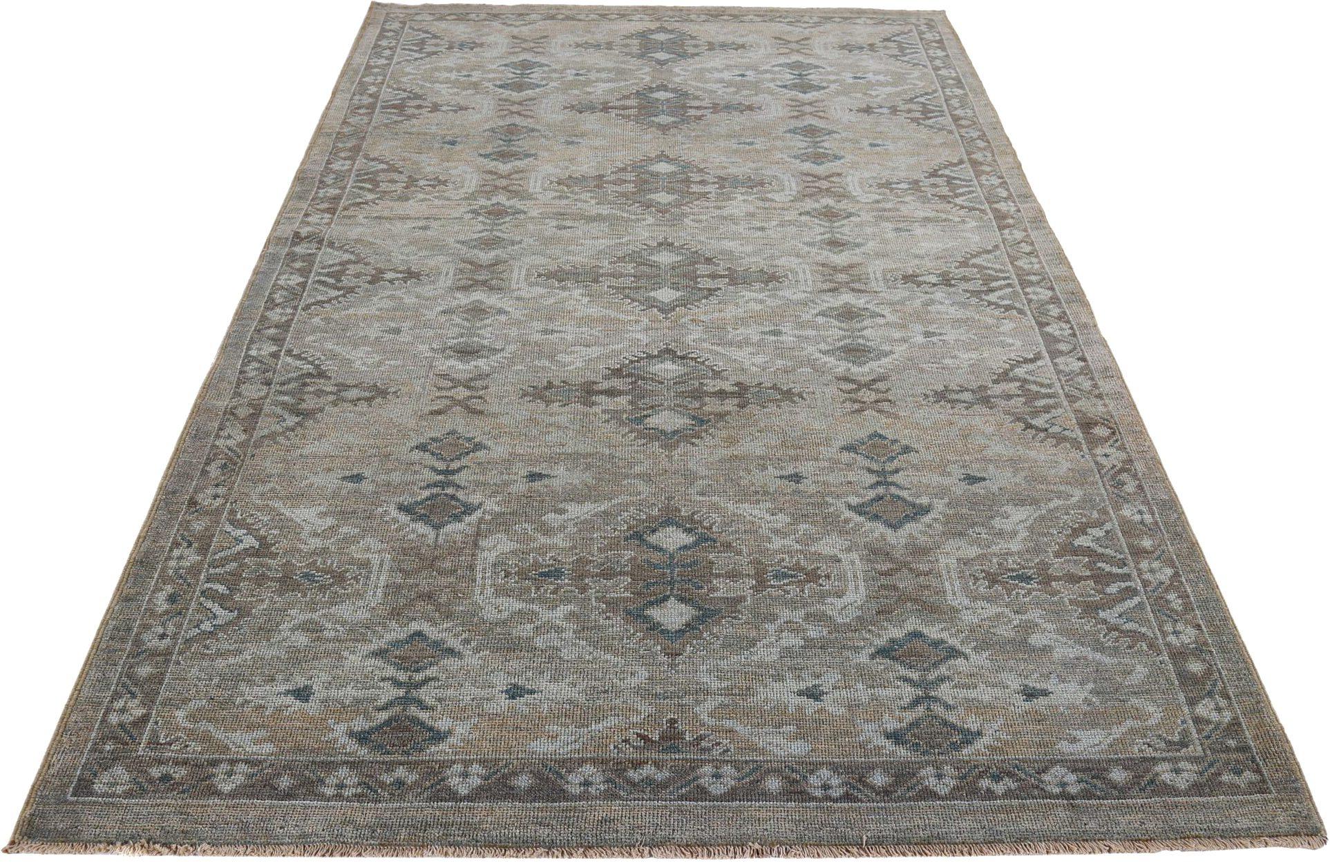 Entdecken Sie die Eleganz der persischen Sultanabad Teppiche von CIRCA 1990. Dieses exklusive Design aus Wolle und Braun-Elfenbein ist perfekt, um Ihren Raum zu verschönern.