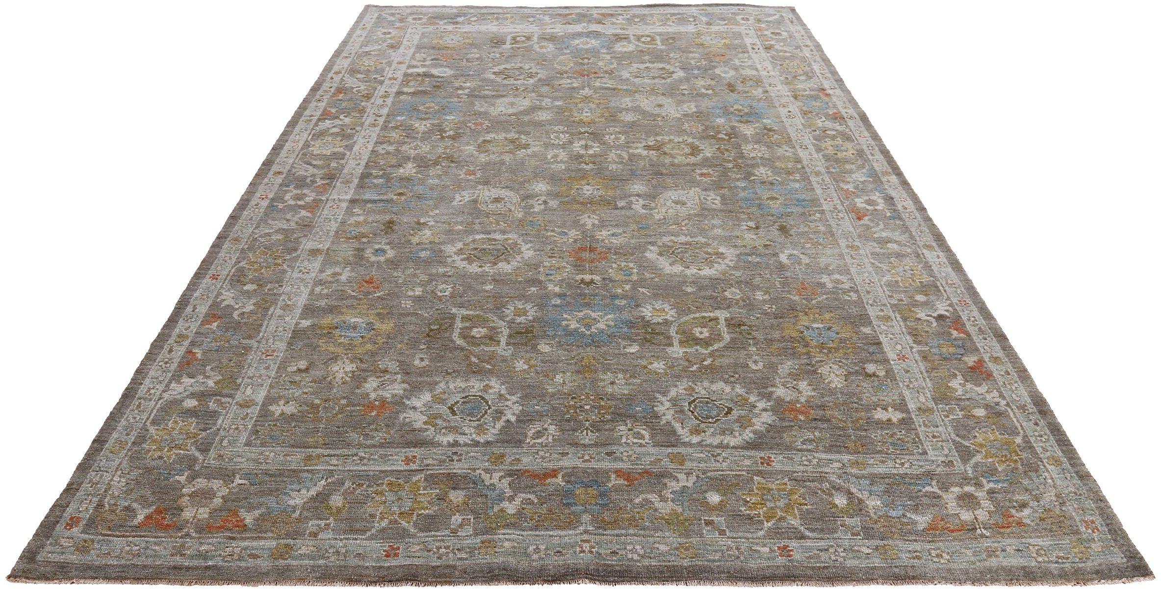 Scopri l'eleganza dei Sultanabad Rugs persiani con i tappeti CIRCA del 1990. Progettato in lana e marrone-avorio, questo design esclusivo è perfetto per valorizzare il tuo spazio.