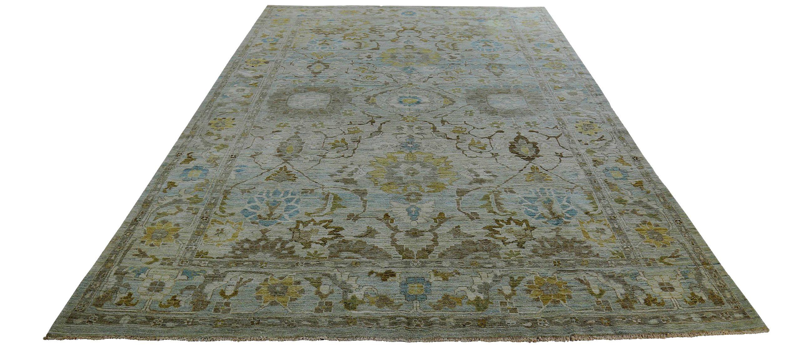 Descubre la elegancia de las alfombras persas Sultanabad Rugs de Circa 1990. Diseñado con lana y marrón-marfil-amarillo, este diseño exclusivo es perfecto para realzar tu espacio.