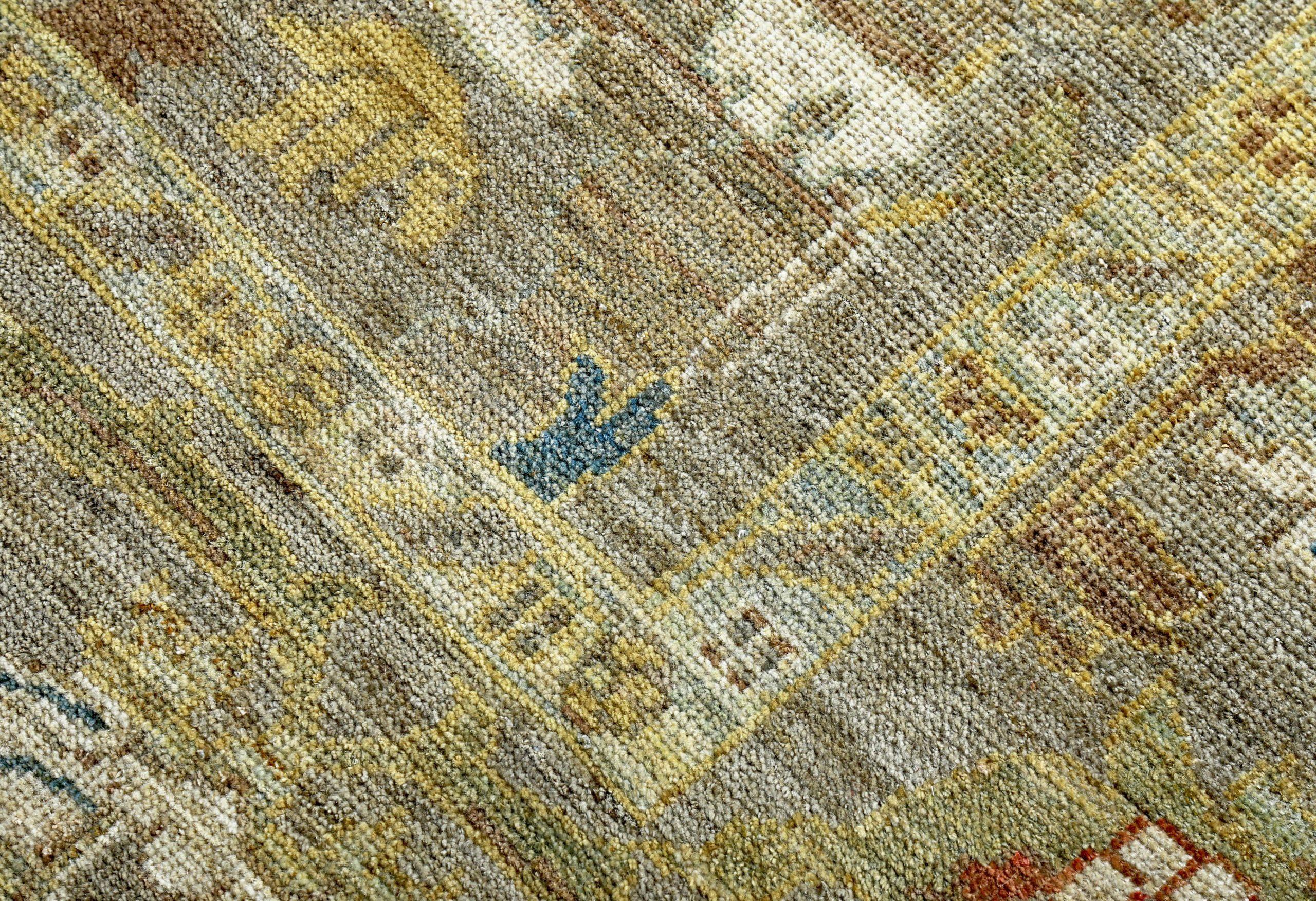 20ième siècle Tapis persans de Sultanabad datant d'environ 1990, motif en laine gris rouge jaune - 89351 en vente