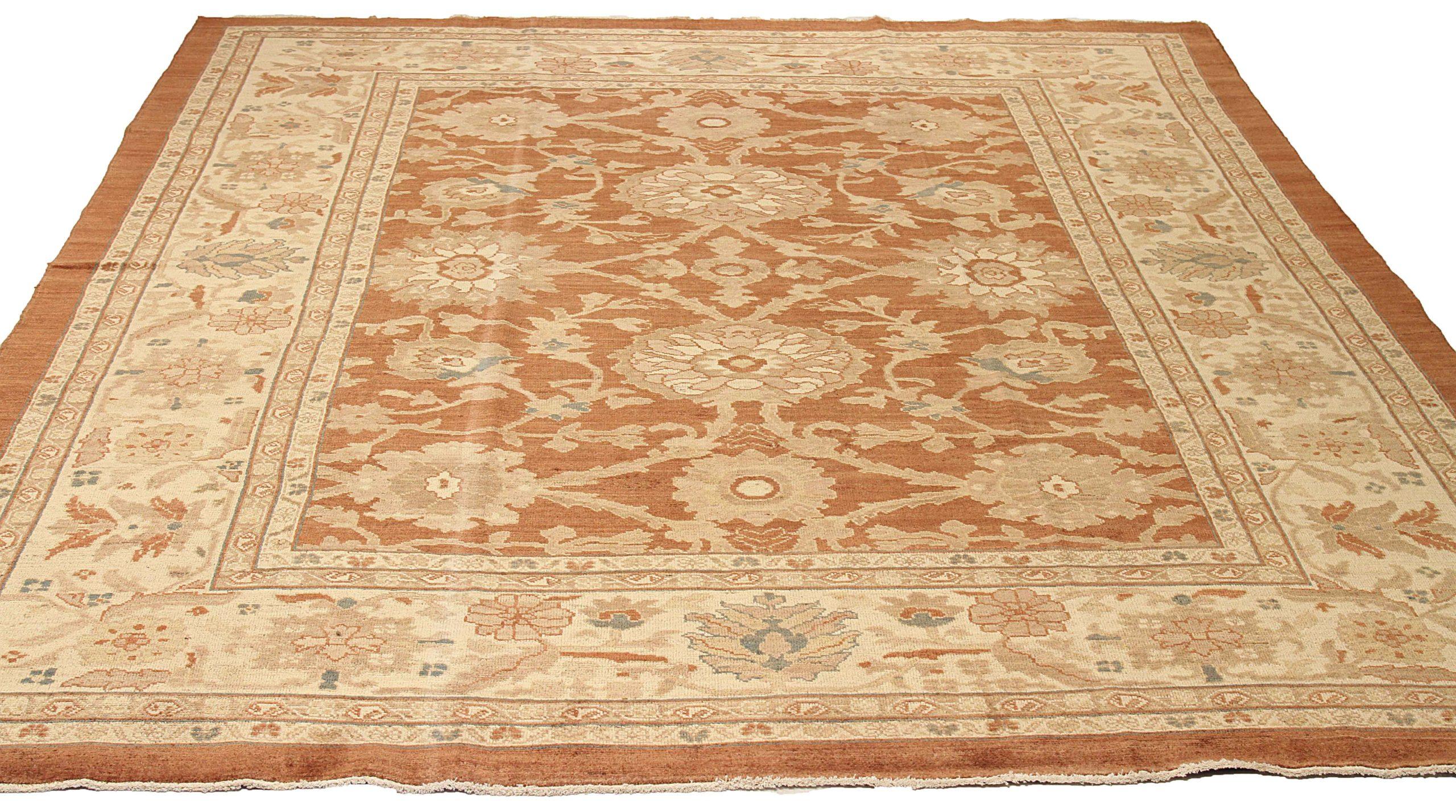 Scopri l'eleganza dei Sultanabad Rugs persiani. Progettato con una meticolosa attenzione ai dettagli, questo design esclusivo è perfetto per valorizzare il tuo spazio.