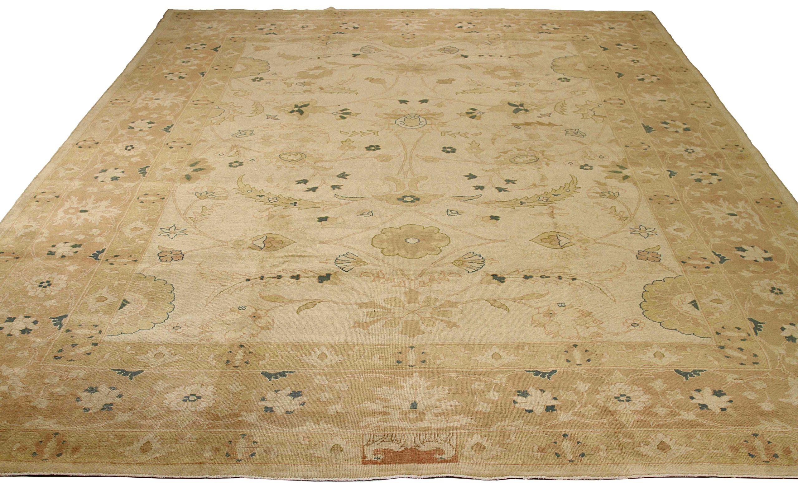 Entdecken Sie die Eleganz des persischen Sultanabad mit seinen Teppichen. Dieses exklusive Design, das mit viel Liebe zum Detail entworfen wurde, ist perfekt, um Ihren Raum zu verschönern.