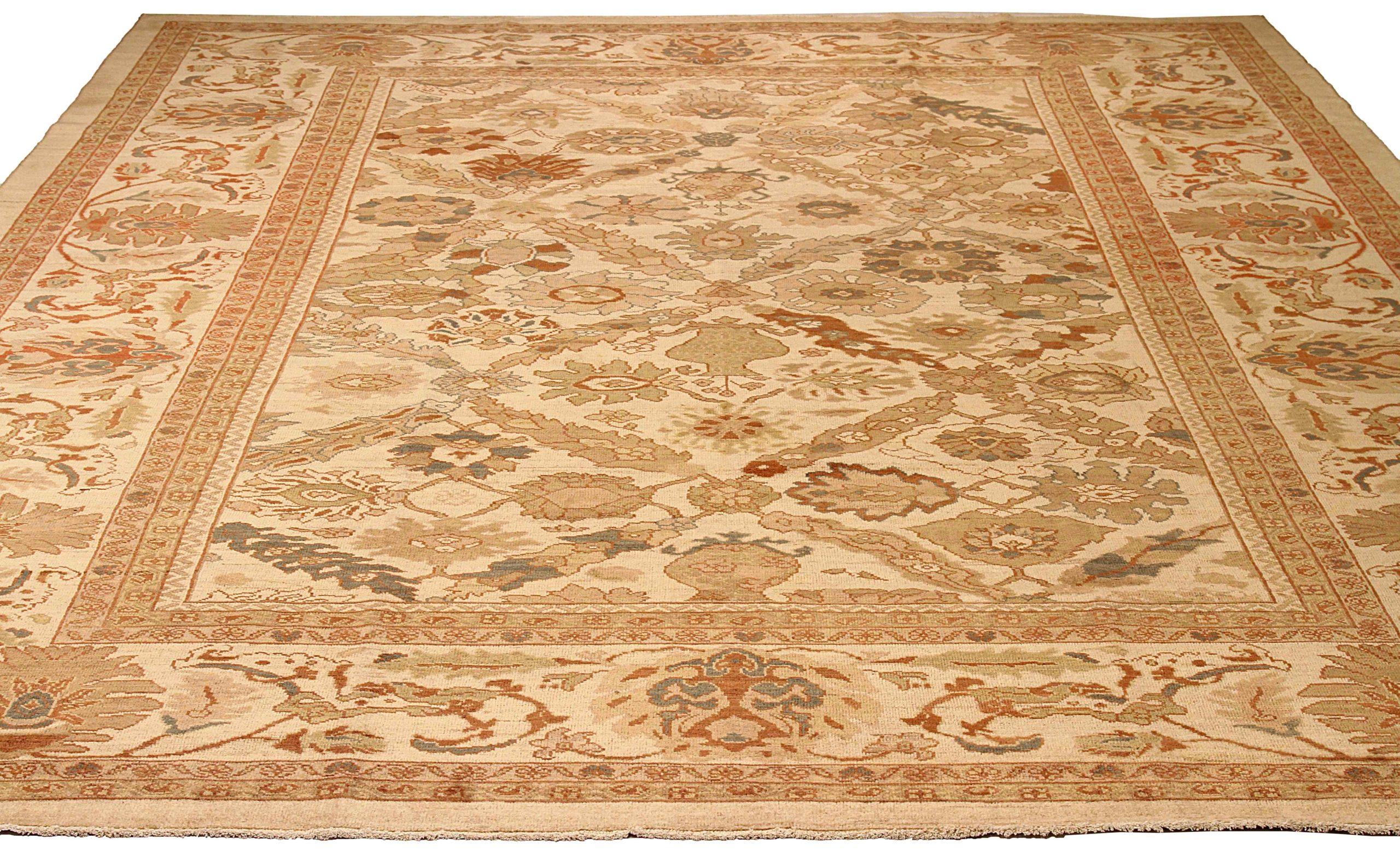 Scopri l'eleganza dei Sultanabad Rugs persiani. Progettato con una meticolosa attenzione ai dettagli, questo design esclusivo è perfetto per valorizzare il tuo spazio.