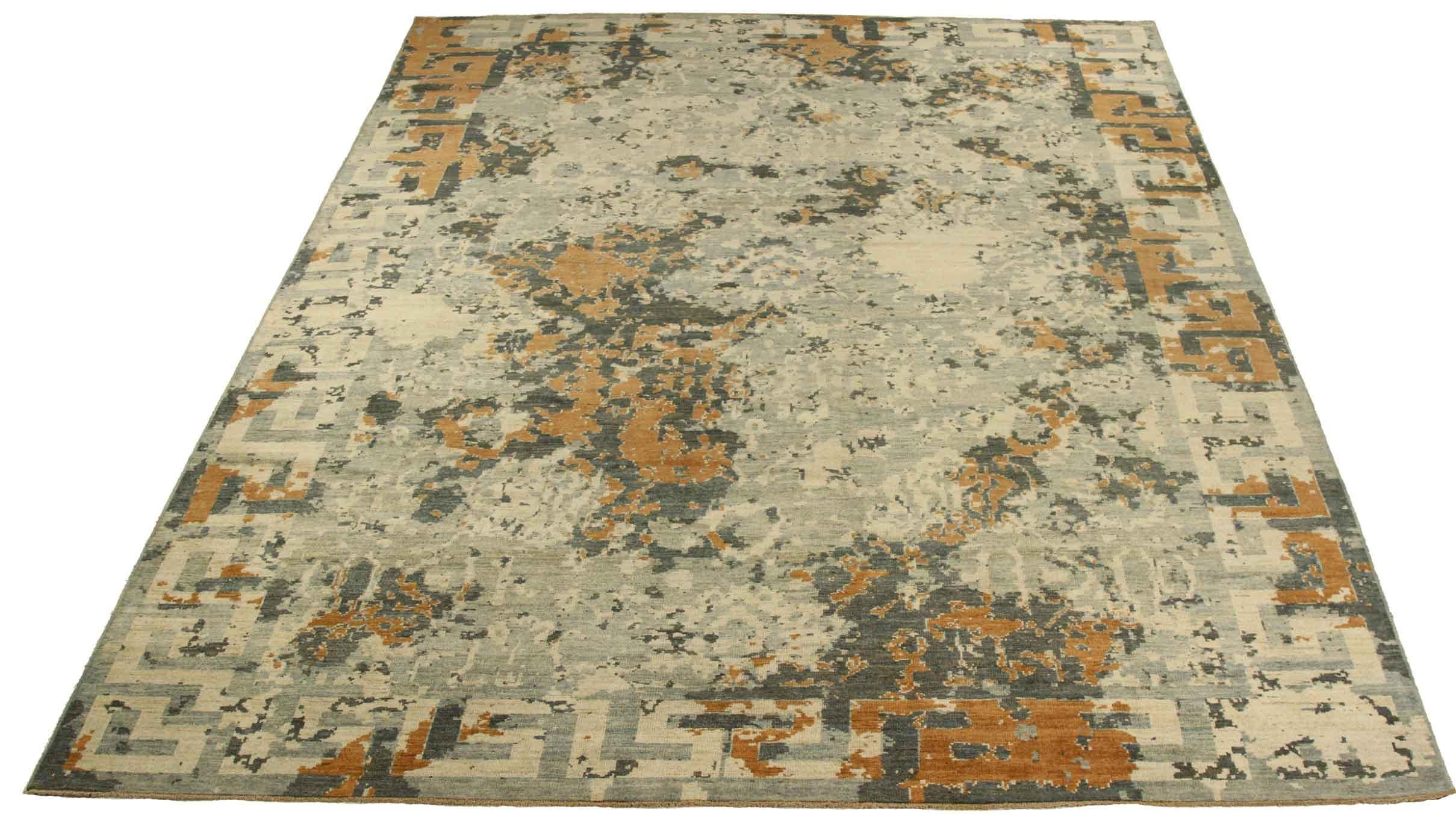 Découvrez l'élégance des tapis persans Sultanabad. Conçu avec une attention méticuleuse aux détails, ce design exclusif est parfait pour mettre en valeur votre espace.