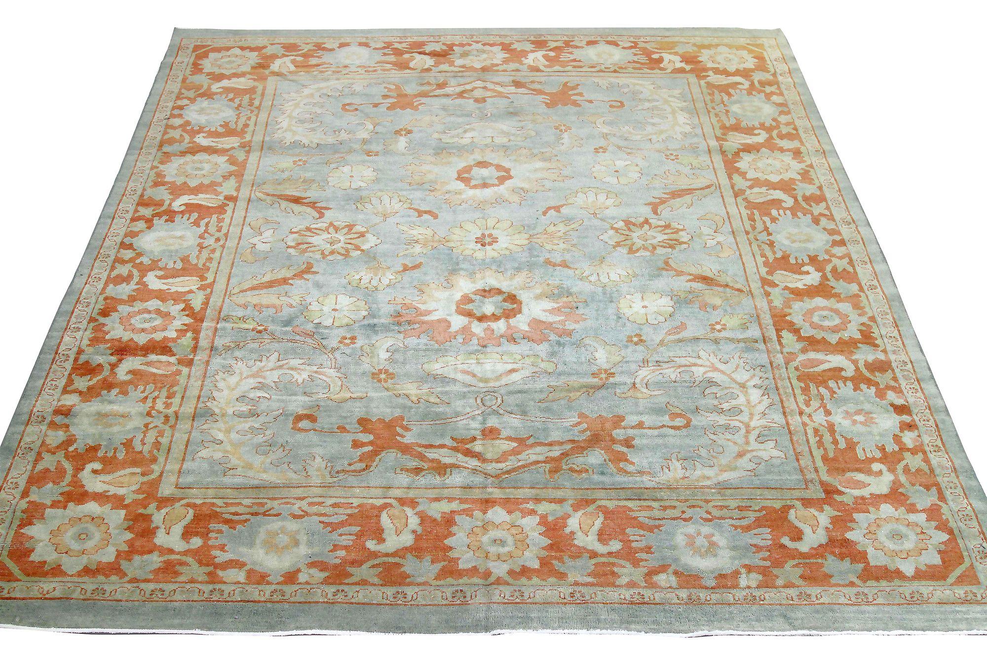 Descubre la elegancia de las alfombras persas Sultanabad Rugs de Circa 1990. Diseñado con lana y azul-marfil-naranja, este diseño exclusivo es perfecto para realzar tu espacio.