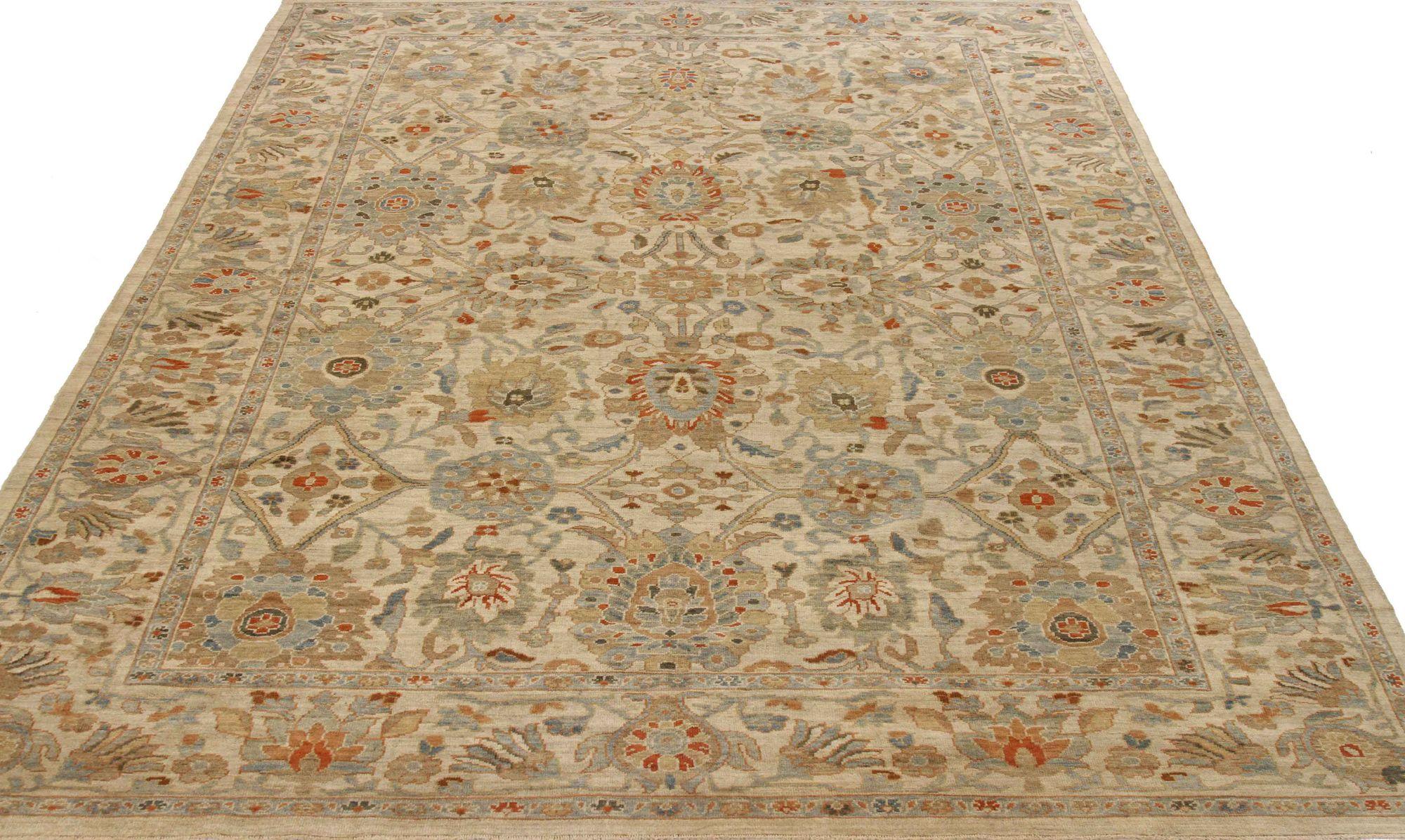 Entdecken Sie die Eleganz der persischen Sultanabad Teppiche von CIRCA 1910. Dieses exklusive Design aus Wolle und Blau-Elfenbein-Gelb ist perfekt, um Ihren Raum zu verschönern.