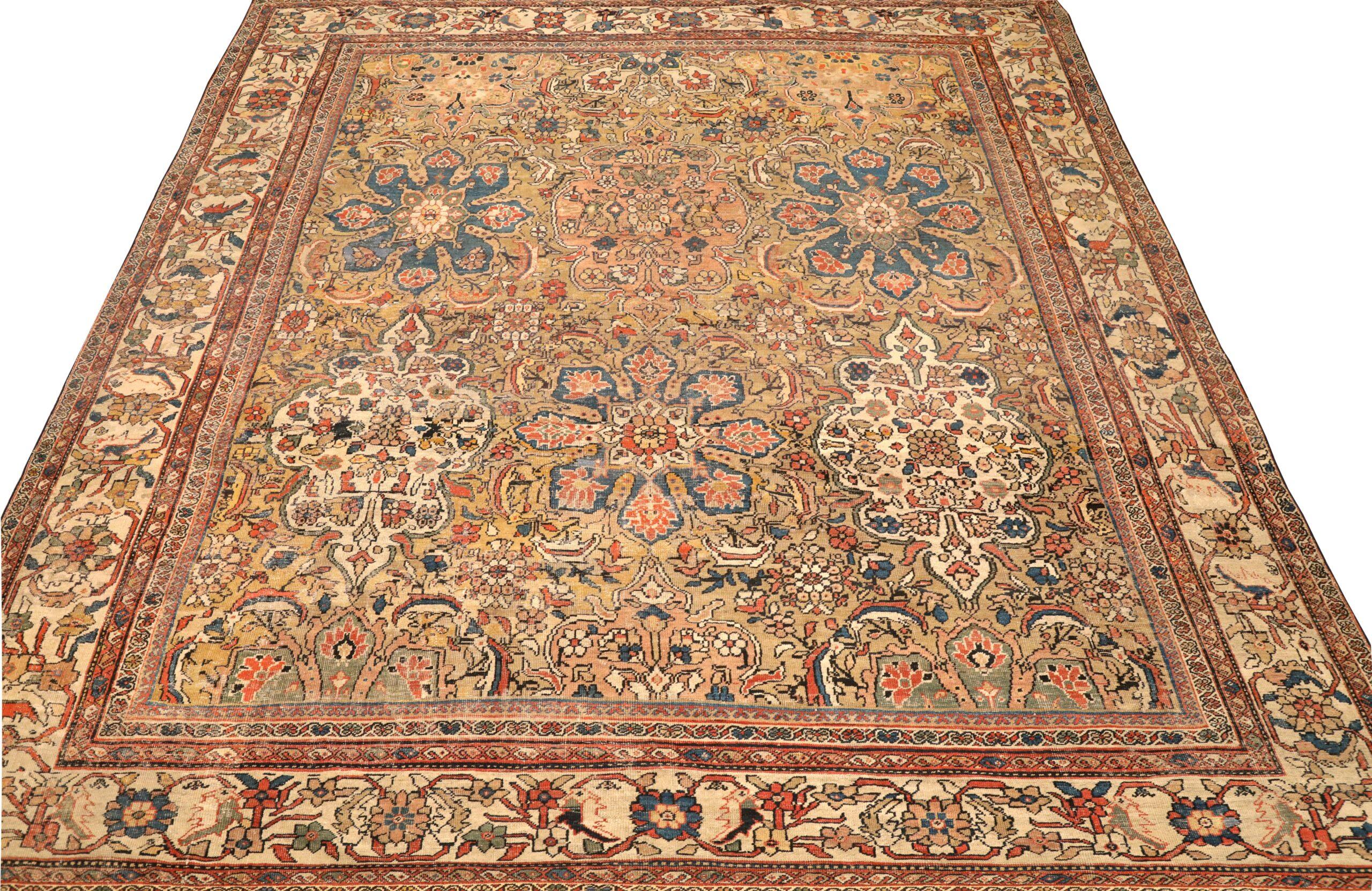 Entdecken Sie die Eleganz der persischen Sultanabad Teppiche von CIRCA 1880. Dieses exklusive Design aus Wolle und Braun-Elfenbein-Rosa ist perfekt, um Ihren Raum zu verschönern.