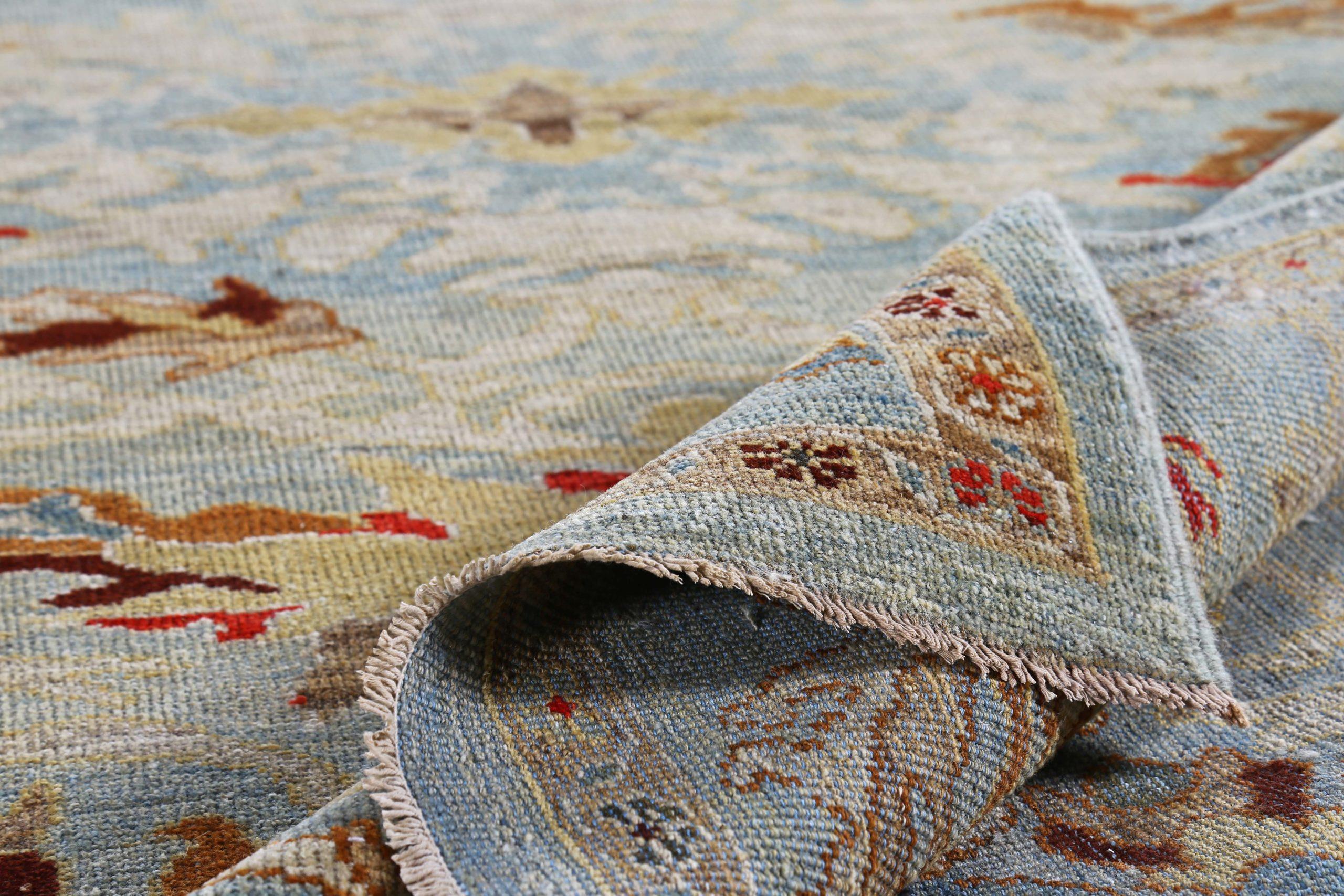 Tapis persans Sultanabad en laine ivoire bleu clair jaune clair - 89398 Excellent état - En vente à Dallas, TX