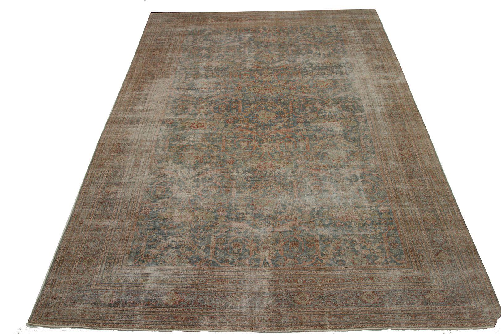 Scopri l'eleganza dei Sultanabad Rugs persiani con i tappeti CIRCA del 1880. Progettato con lana e avorio e blu-rosso, questo design esclusivo è perfetto per valorizzare il tuo spazio.