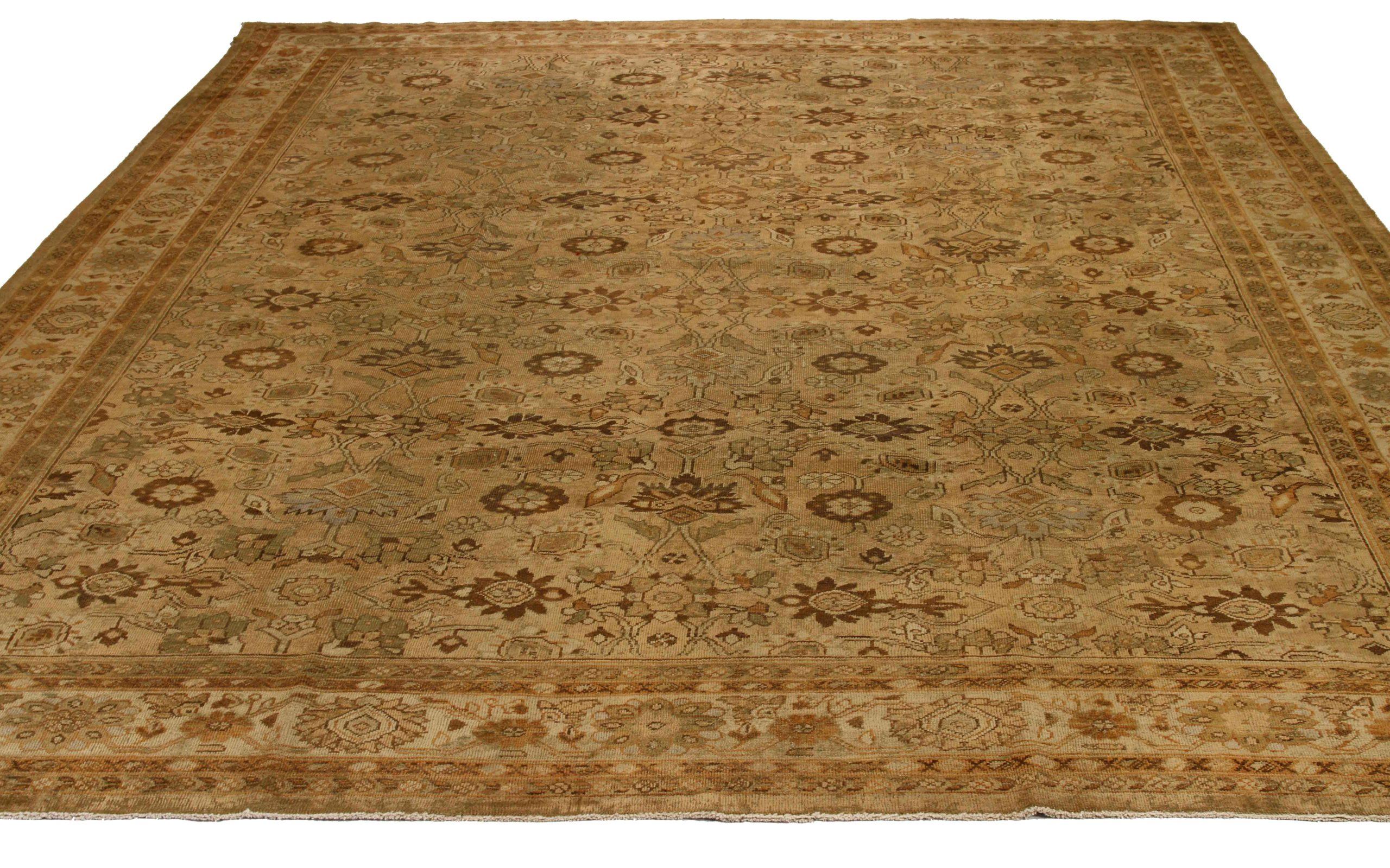 Entdecken Sie die Eleganz des persischen Sultanabad mit seiner wunderschönen Handwerkskunst von CIRCA 1880. Dieses exklusive Design, das mit viel Liebe zum Detail entworfen wurde, ist perfekt, um Ihren Raum zu verschönern.