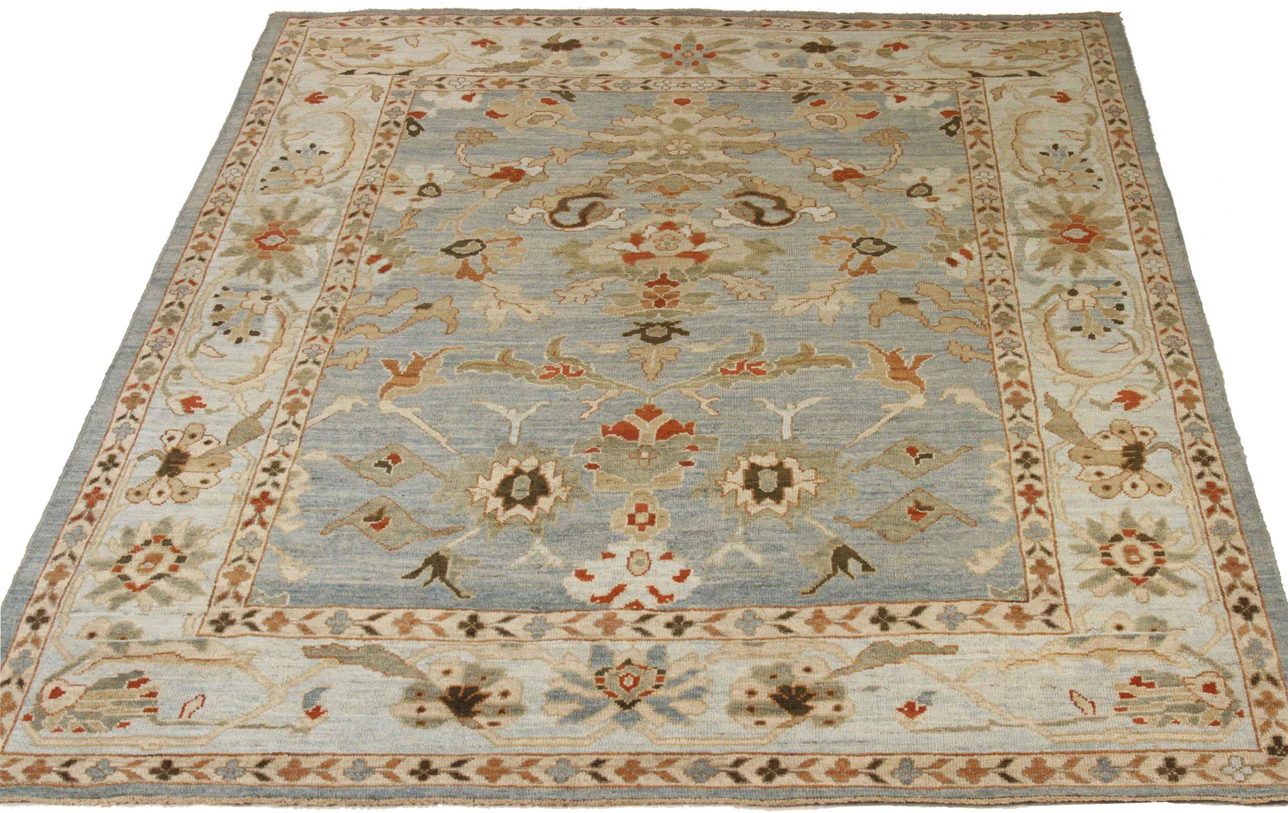 Scopri l'eleganza del Sultanabad persiano, caratterizzato da una splendida lavorazione artigianale del 1990 circa. Progettato con una meticolosa attenzione ai dettagli, questo design esclusivo è perfetto per valorizzare il tuo spazio.