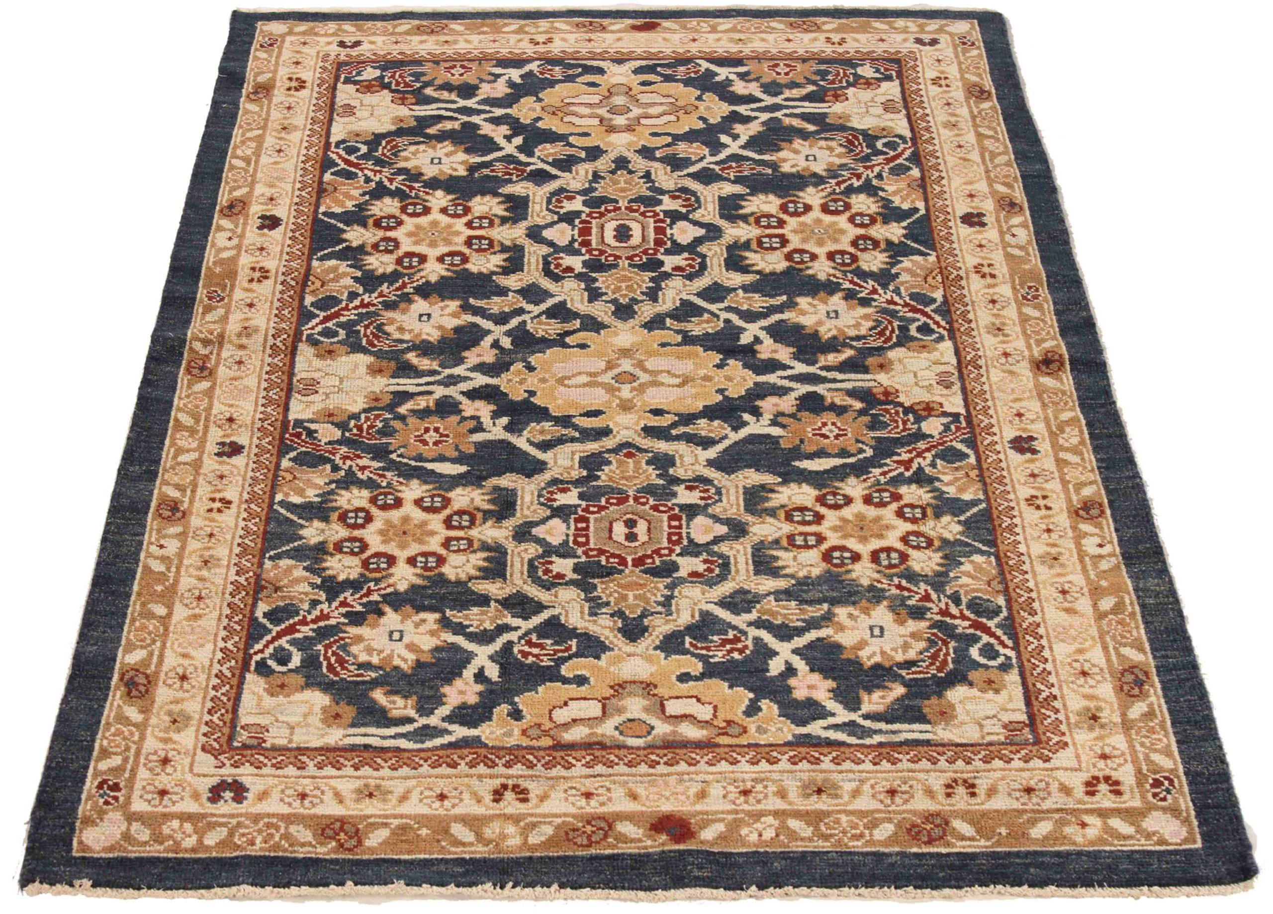Entdecken Sie die Eleganz des persischen Sultanabad mit seiner wunderschönen Handwerkskunst von CIRCA 1990. Dieses exklusive Design, das mit viel Liebe zum Detail entworfen wurde, ist perfekt, um Ihren Raum zu verschönern.