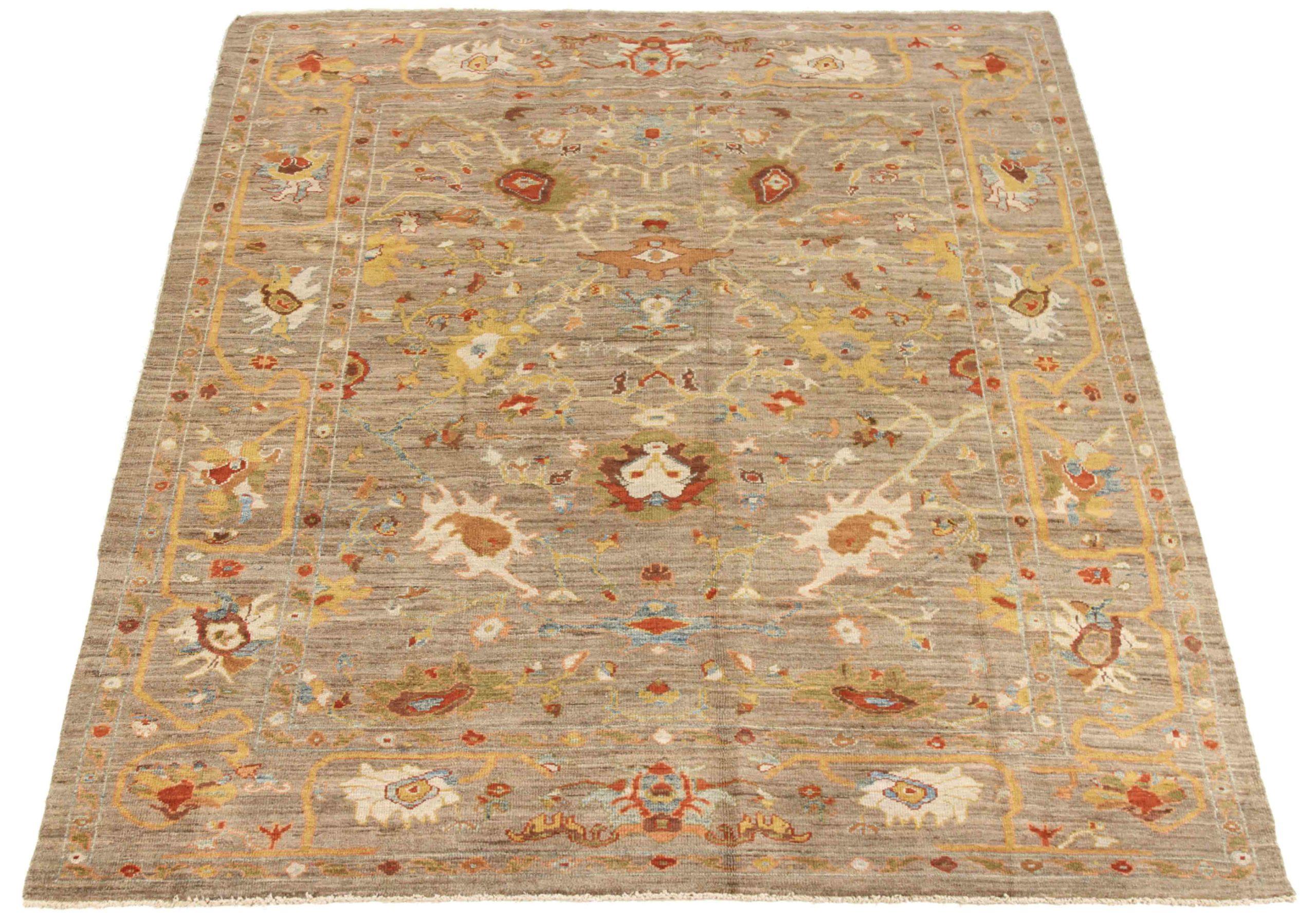 Scopri l'eleganza del Sultanabad persiano, caratterizzato da una splendida lavorazione artigianale del 1990 circa. Progettato con una meticolosa attenzione ai dettagli, questo design esclusivo è perfetto per valorizzare il tuo spazio.