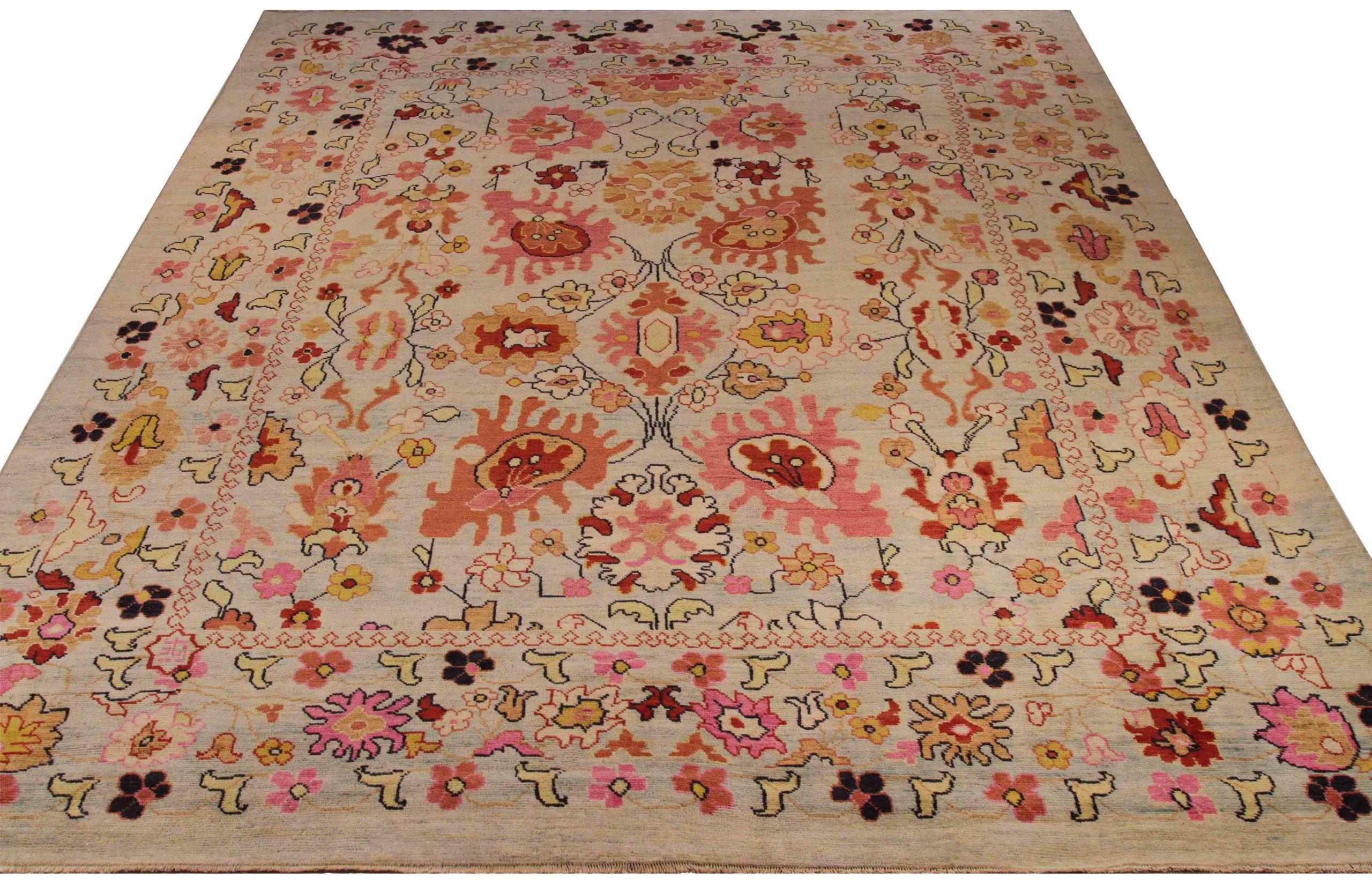 Découvrez l'élégance du Sultanabad persan, qui présente un magnifique travail d'artisanat, datant de 1990. Conçu avec une attention méticuleuse aux détails, ce design exclusif est parfait pour mettre en valeur votre espace.